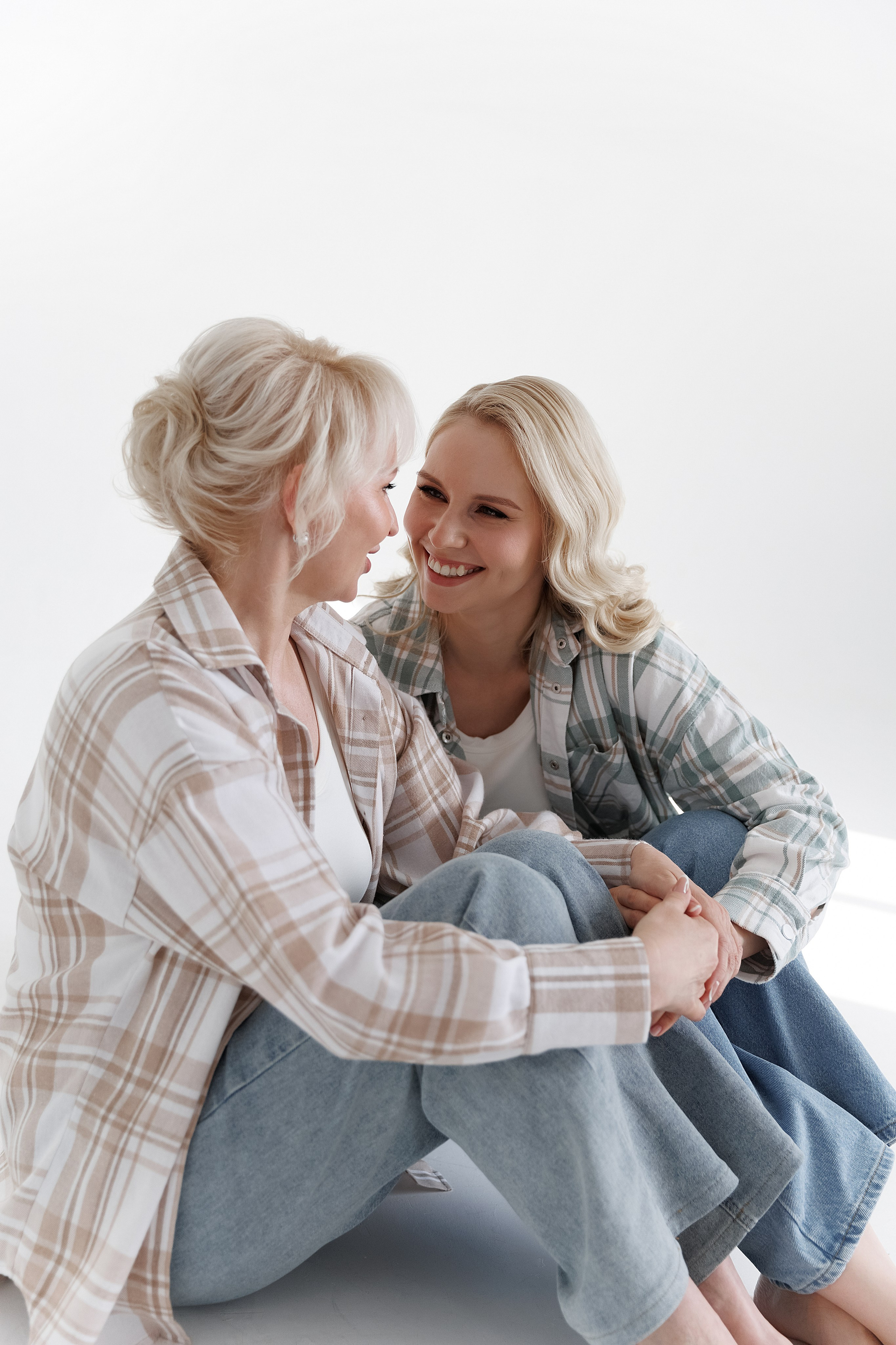 Диана с мамой в студии. Свадебный фотограф в Пскове и Санкт-Петербурге | Анна Голикова