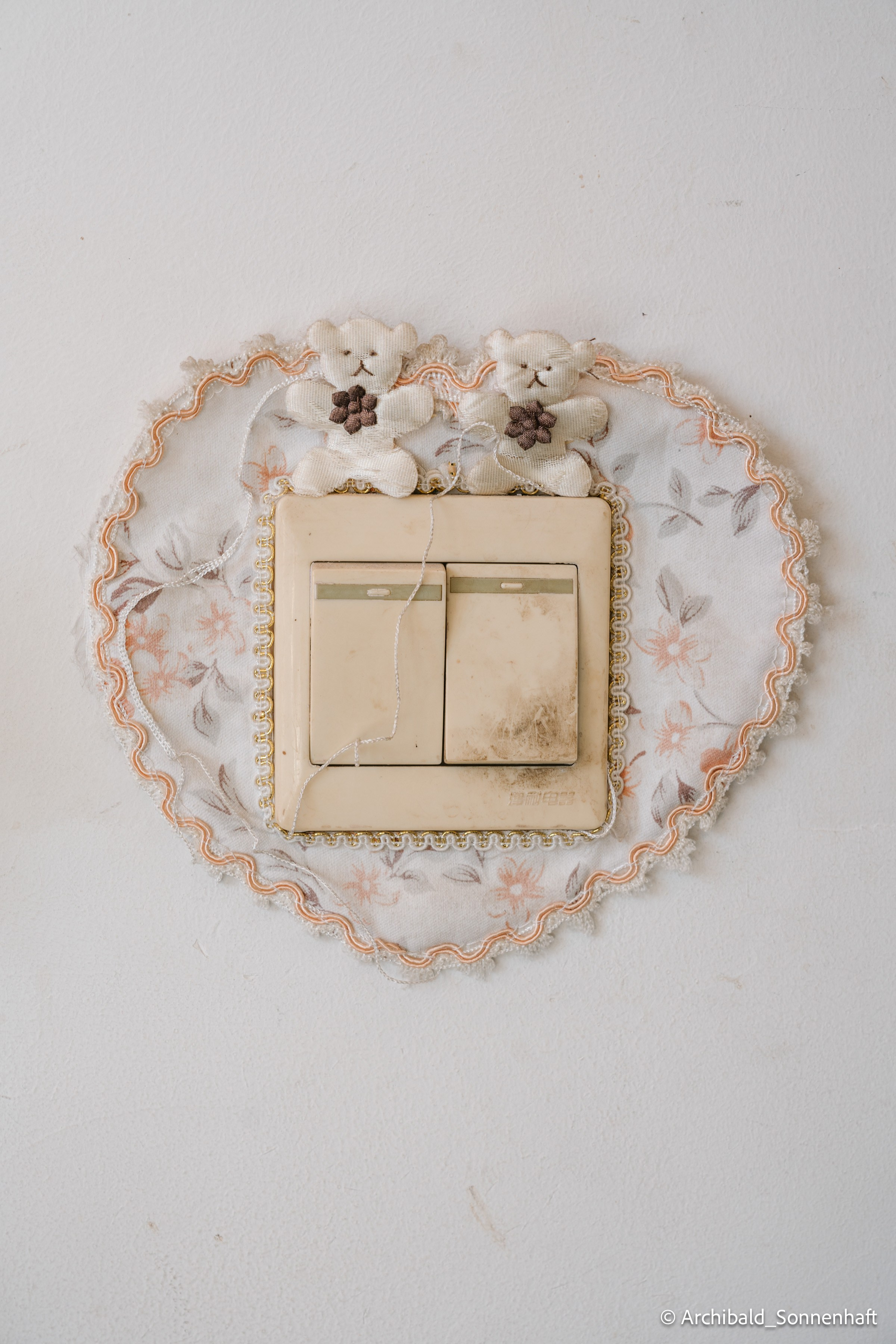 真丝绒绣技艺. Photographer in Guangzhou, China. Archibald Sonnenhaft