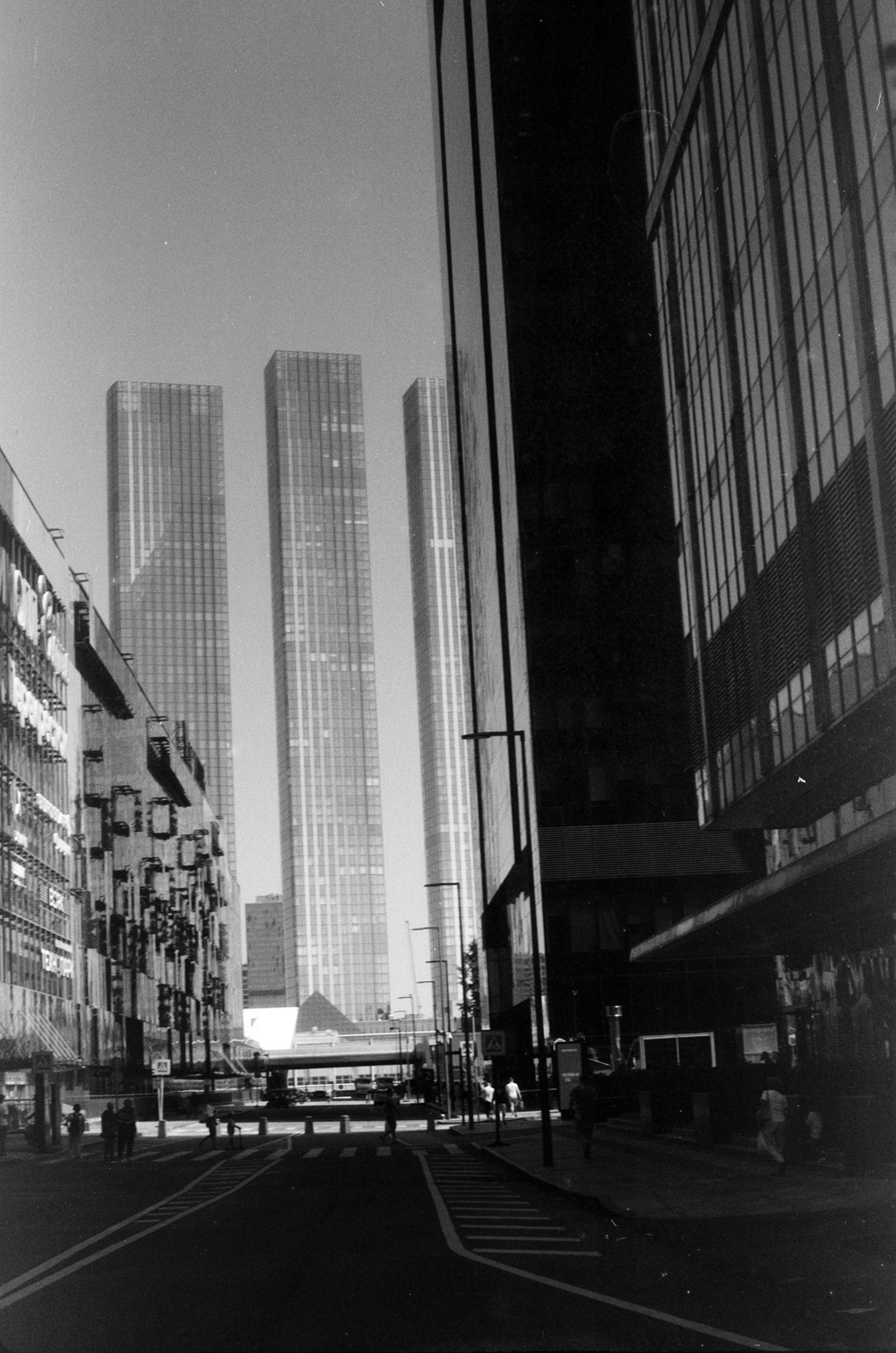 Альбом пленочных ЧБ-фото. Репортажный и семейный фотограф — Шелихов Сергей