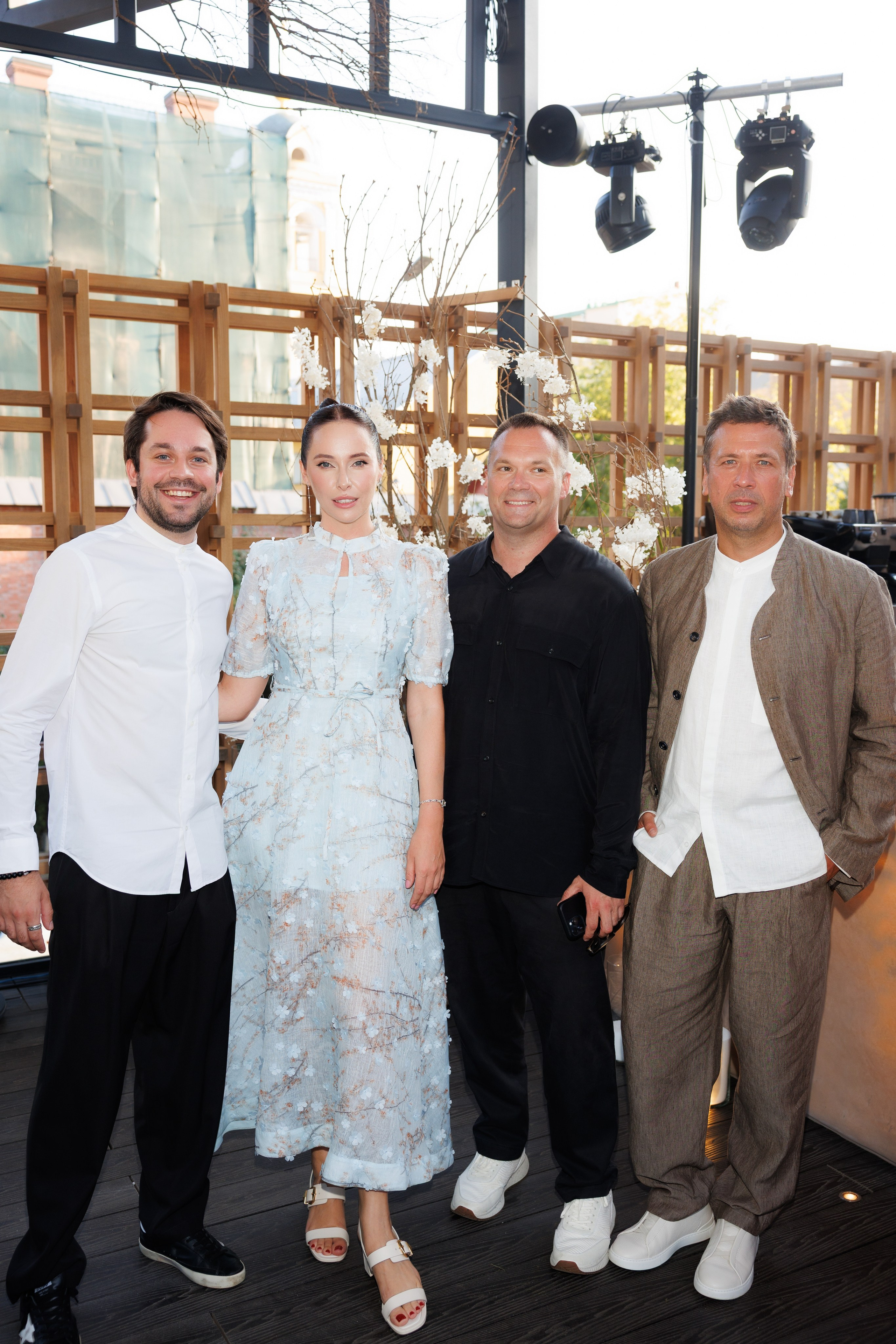 IKURA terrace opening. «Птичка на проводе»: информационный портал в Москве