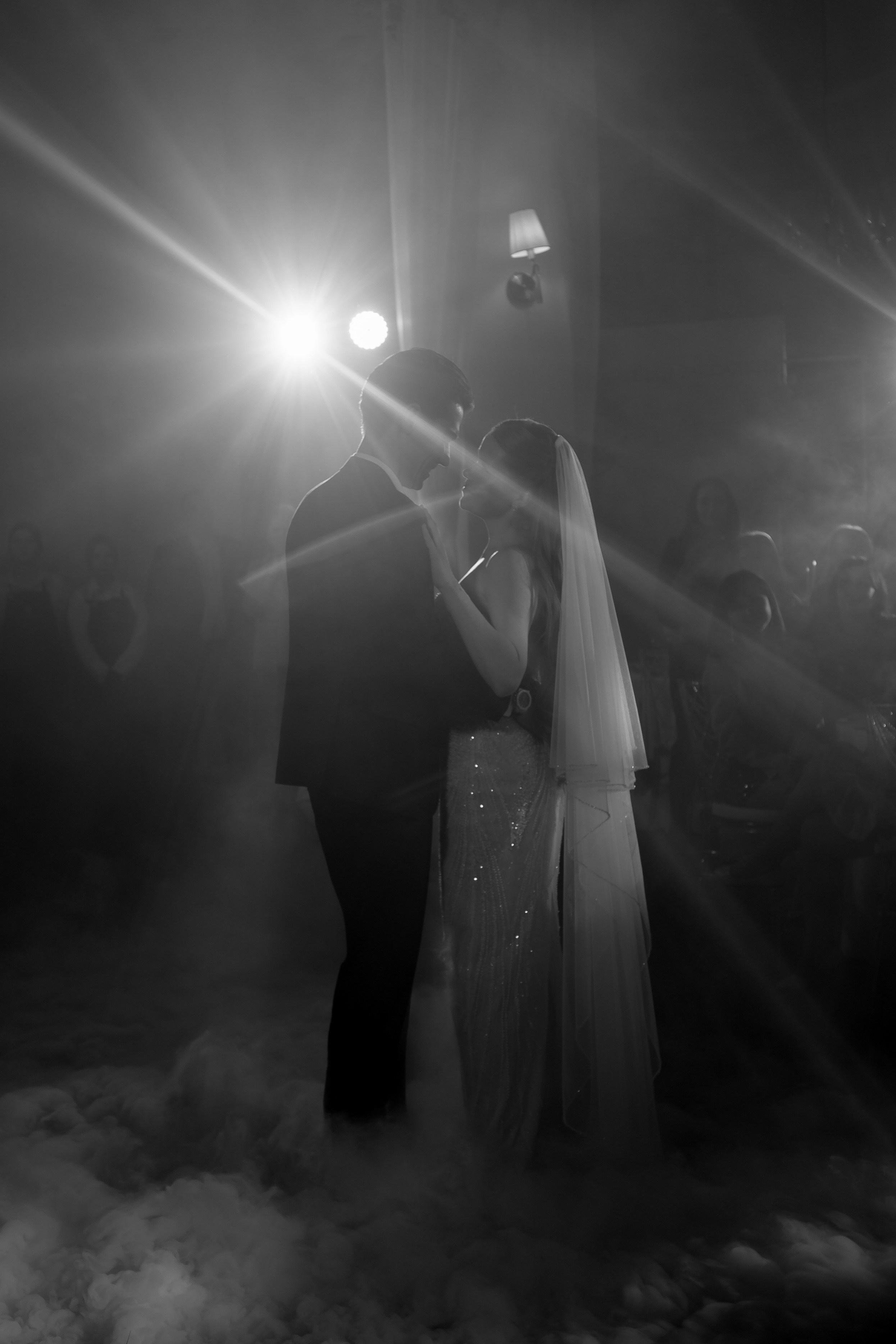 ПЕРВЫЙ ТАНЕЦ МОЛОДЫХ НА БАНКЕТЕ. ТРОГАТЕЛЬНЫЙ МОМЕНТ (СНЯТО В СИБИРЕ В НИЖНЕВАРТОВСКЕ). Профессиональный фотограф, Санкт-Петербург — Виктория Богомолова