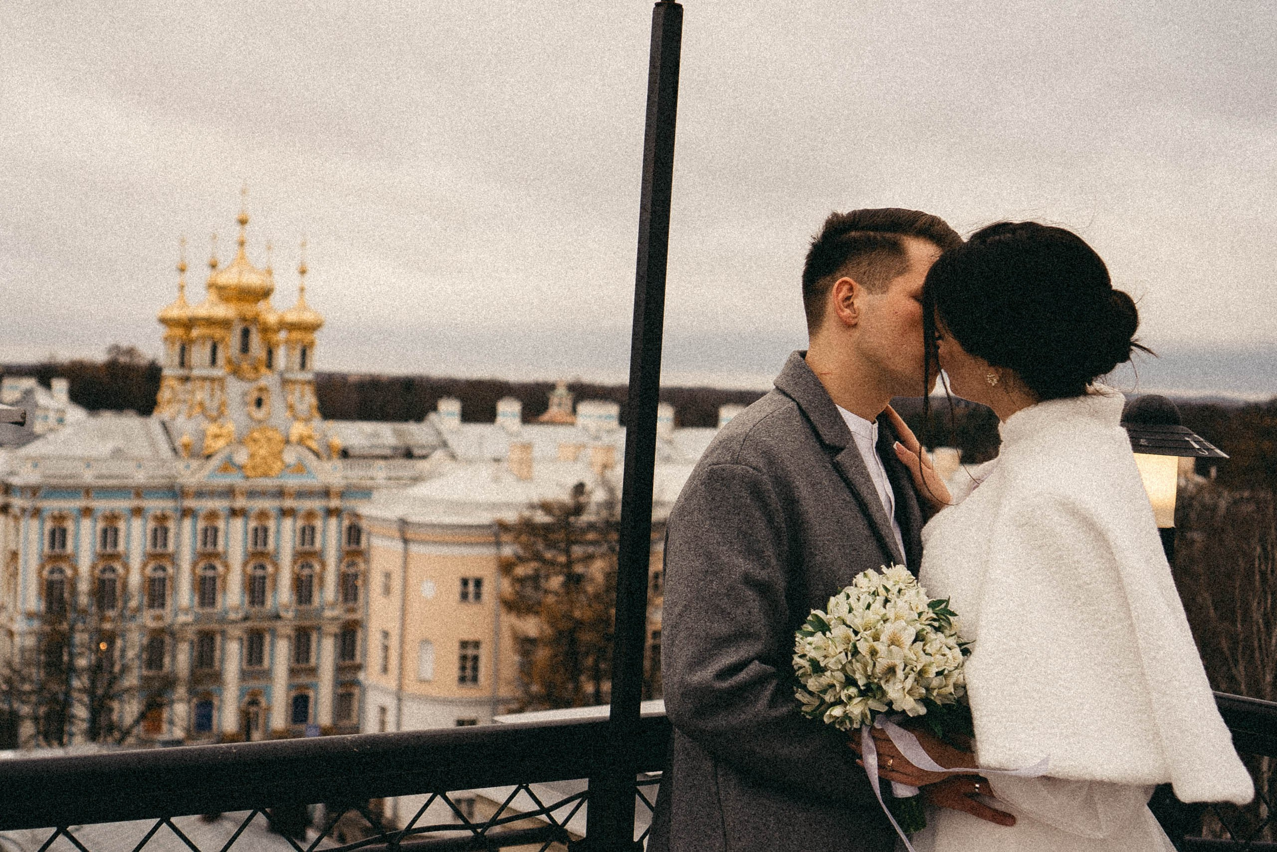 СВАДЕБНАЯ СЬЕМКА ПАРЫ В ГОРОДЕ ПУШКИН В ПАРКЕ ЕКАТЕРИНЕНСКОМ В НОЯБРЕ. Профессиональный фотограф, Санкт-Петербург — Виктория Богомолова