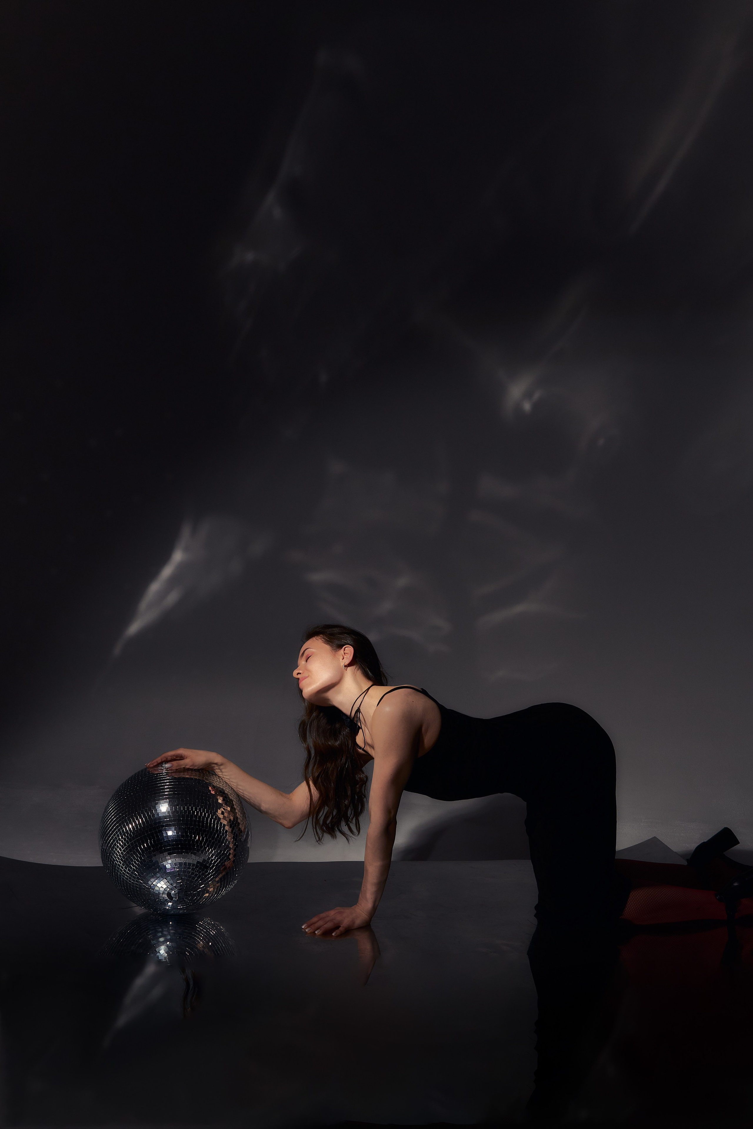 Нежная новогодняя фотосессия с диско-шаром в студии. Фотограф Наталья Воронина Москва