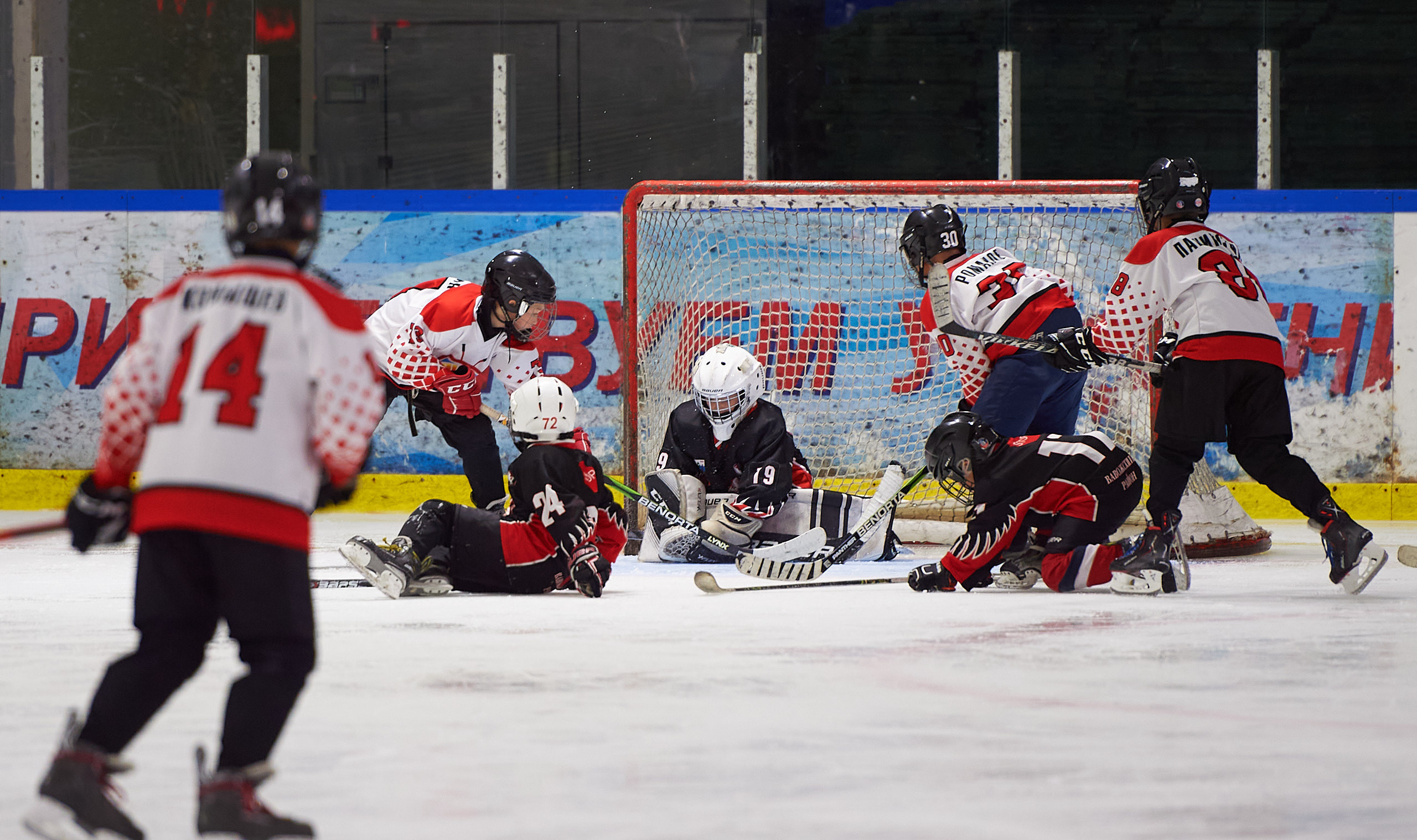Хоккей. Фрагменты съемки для ХК Заря-2014. Спортивный репортажный фотограф в Ижевске Сергей Мерзляков