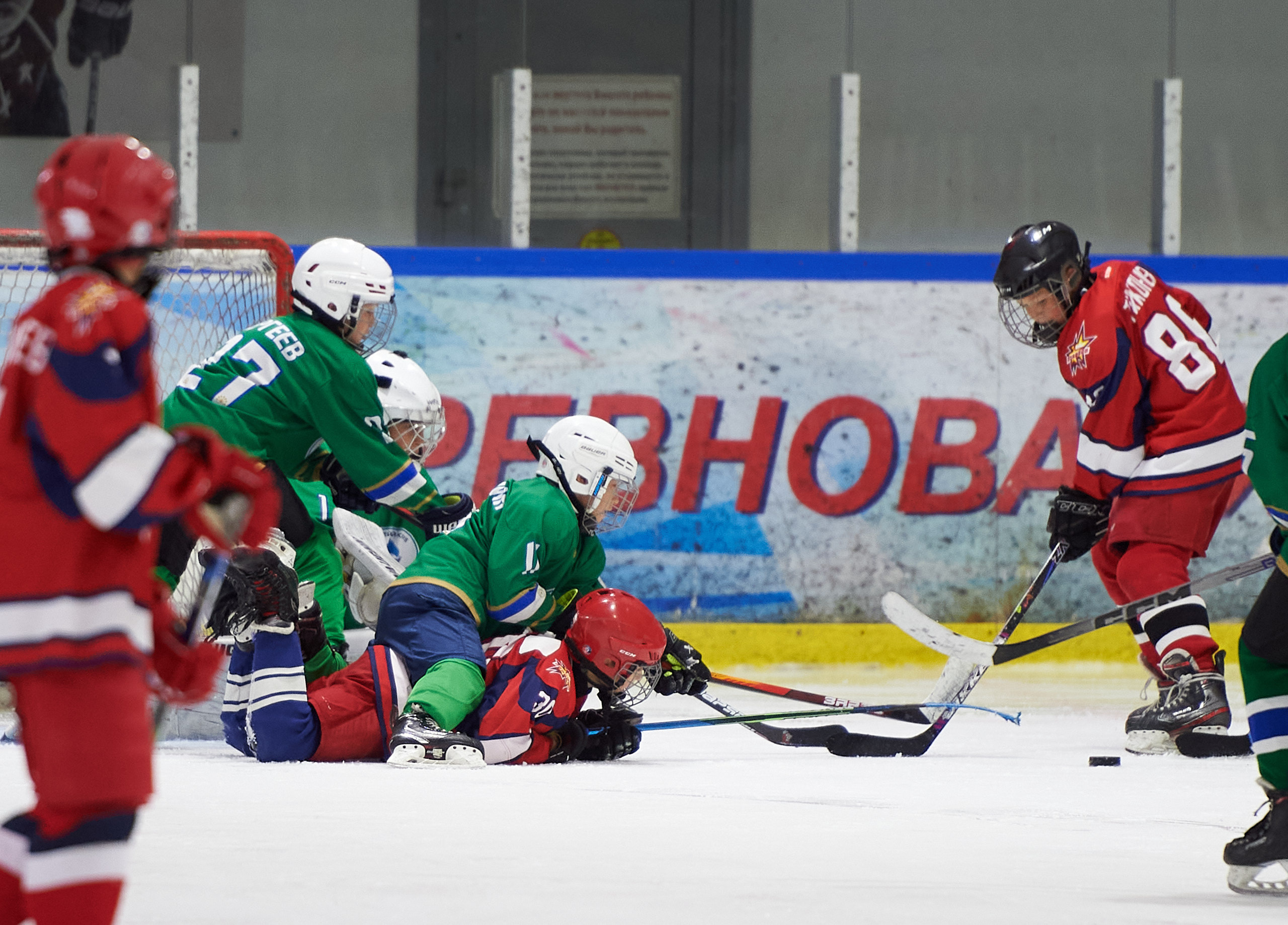 Хоккей. Фрагменты съемки для ХК Ижсталь-2013. Спортивный репортажный фотограф в Ижевске Сергей Мерзляков