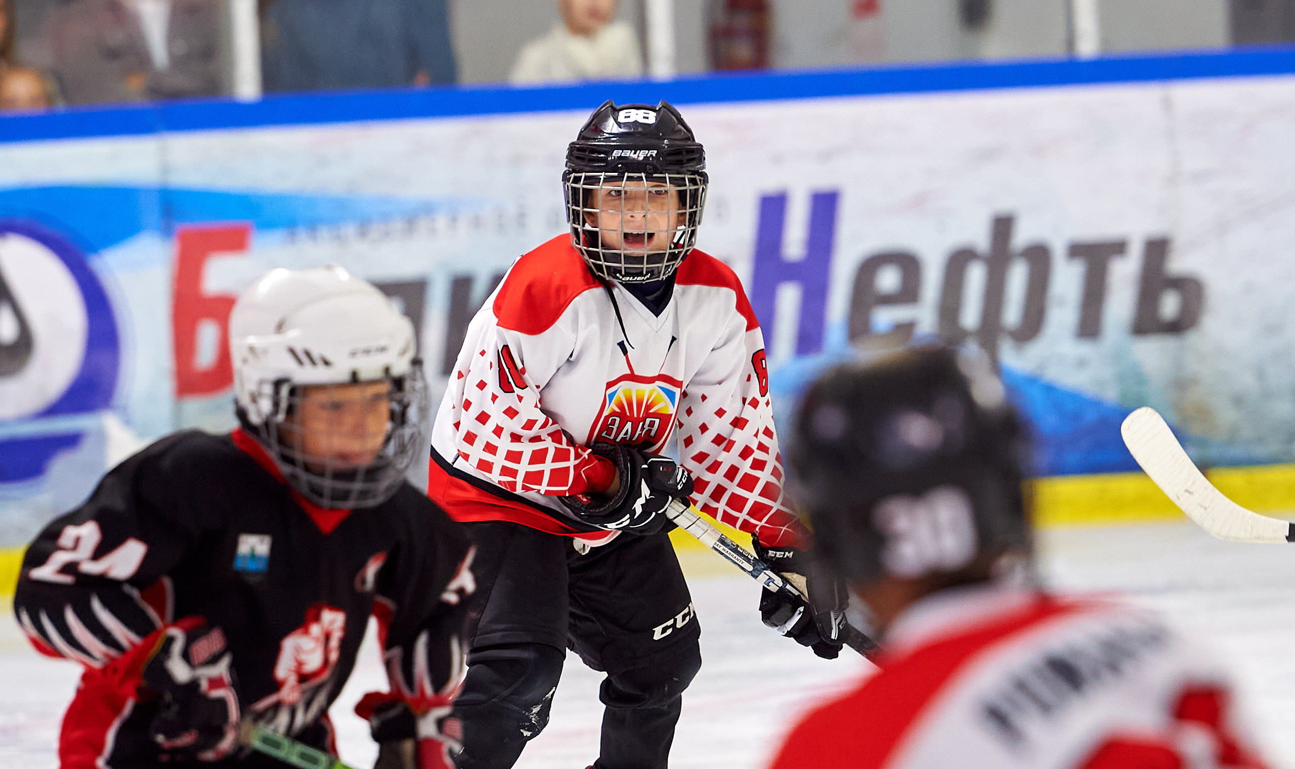 Хоккей. Фрагменты съемки для ХК Заря-2014. Спортивный репортажный фотограф в Ижевске Сергей Мерзляков