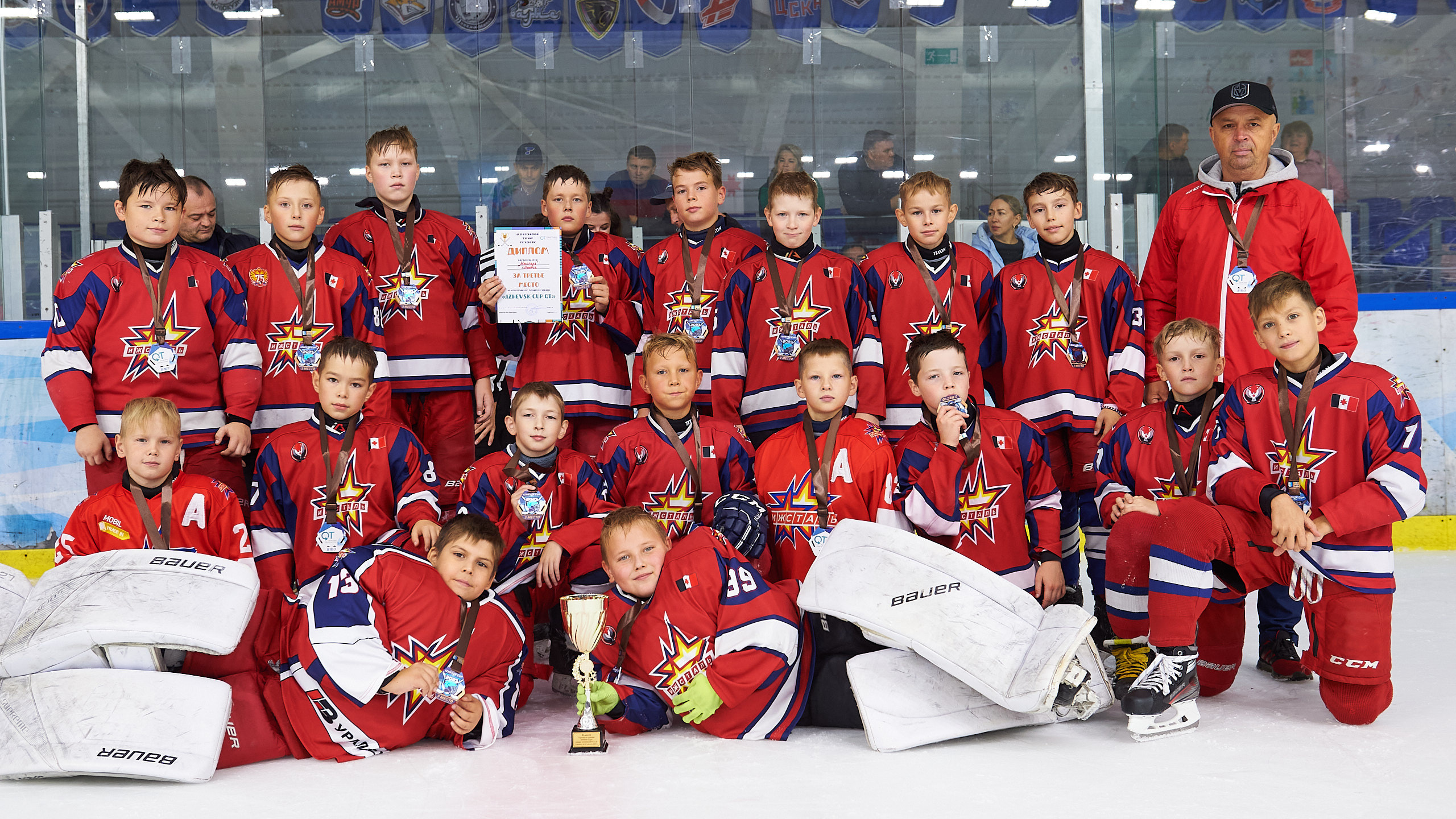 Хоккей. Фрагменты съемки для ХК Ижсталь-2013. Спортивный репортажный фотограф в Ижевске Сергей Мерзляков