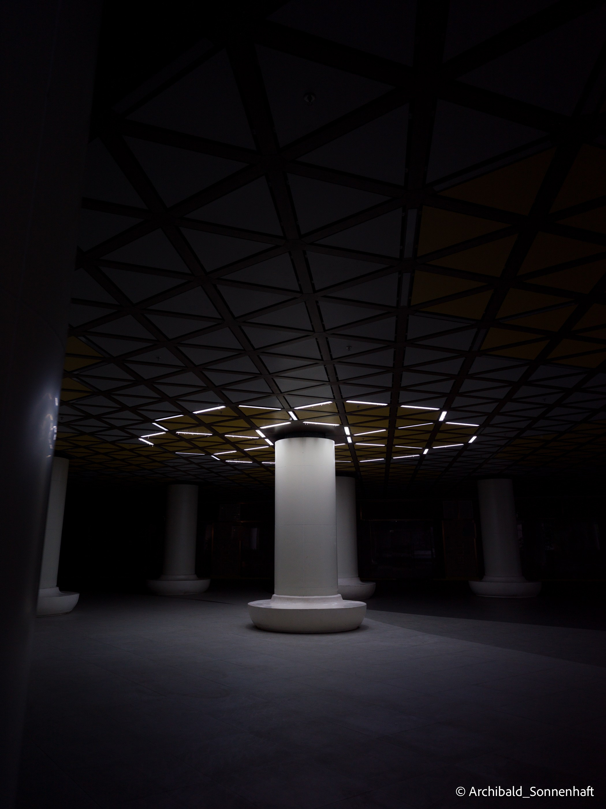 Office environs. Photographer in Guangzhou, China. Archibald Sonnenhaft