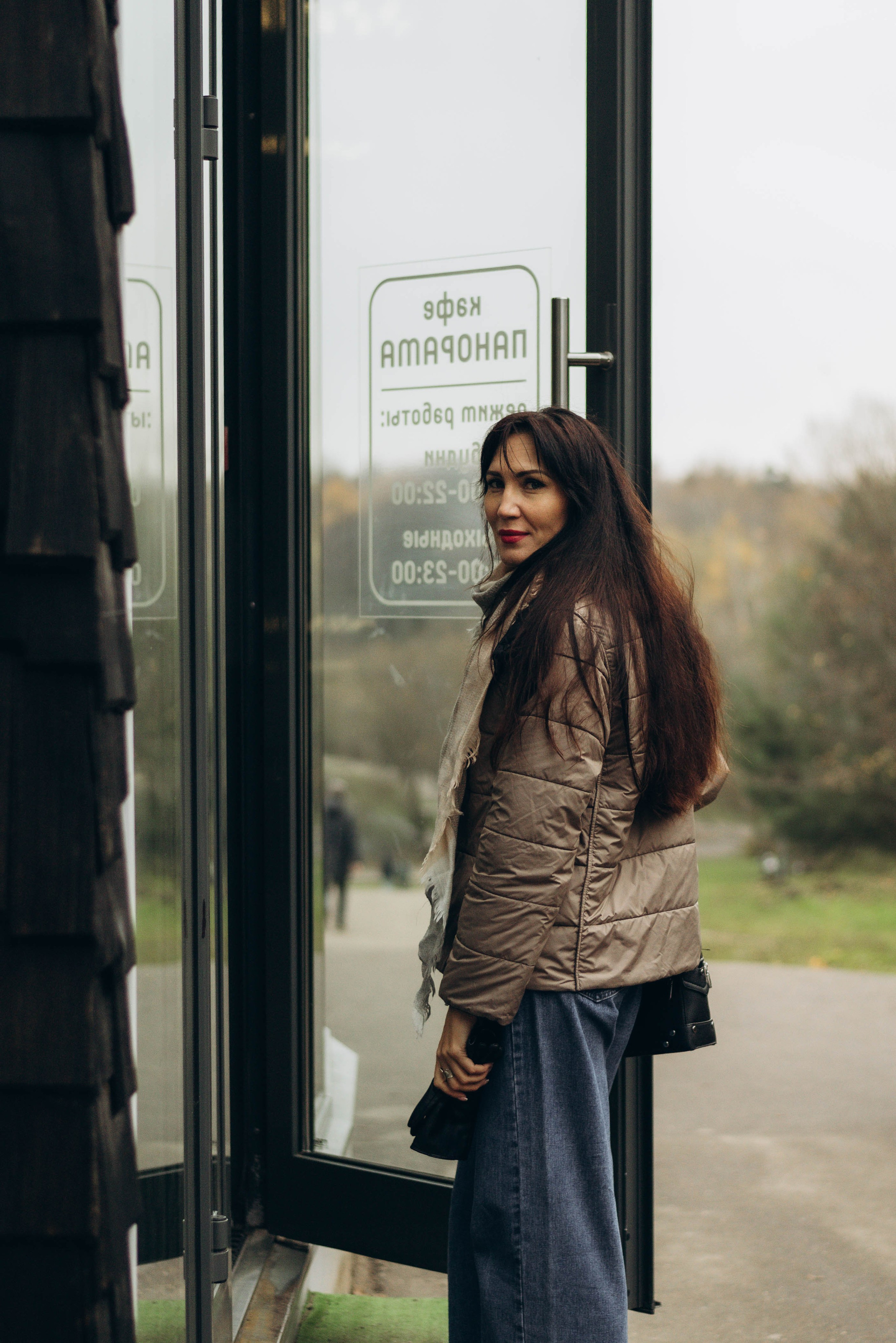 Прогулочная фотоссесия для девушки в парке. Семейный фотограф в Железнодорожном Масаева Елена