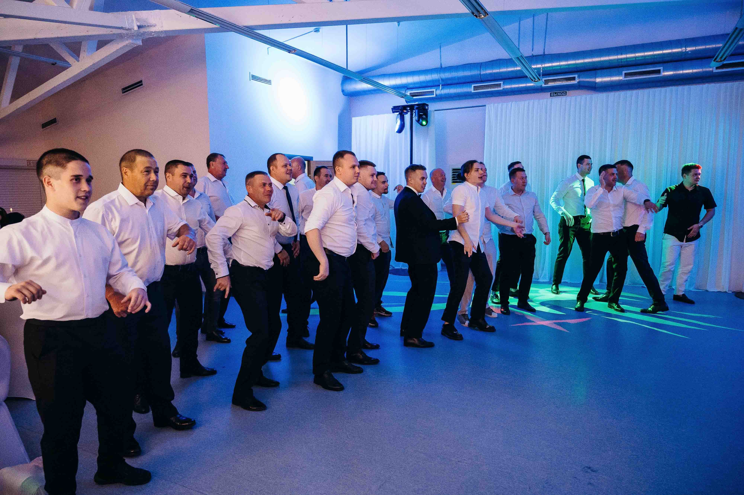 Совместные сборы в отеле. Свадебный и семейный фотограф в Котласе Никита Попов