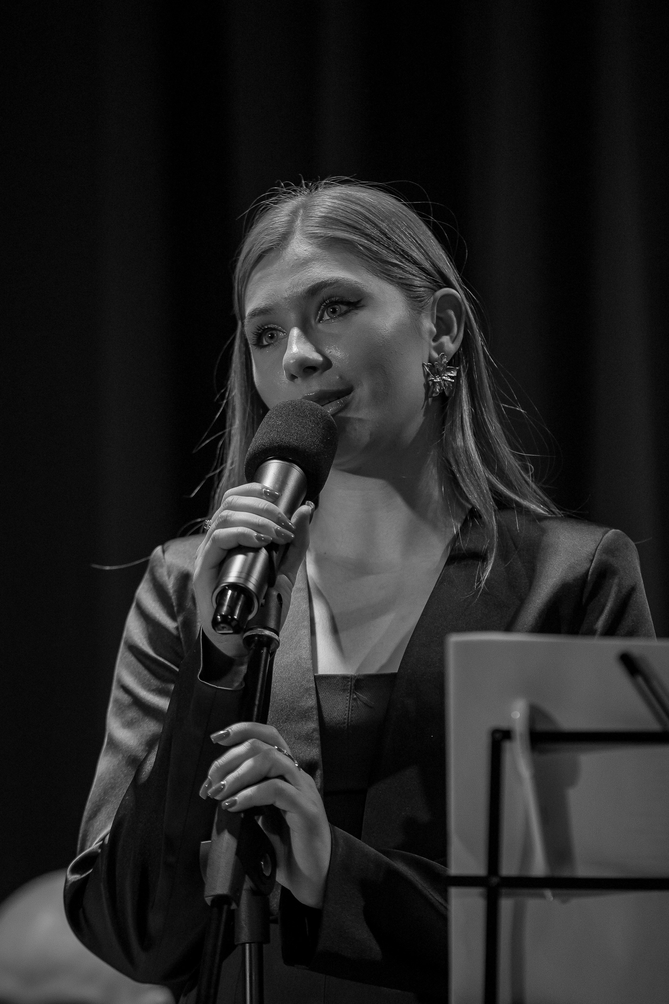 Поэтический вечер с Игорем Бушмелевым и Никой Станиславчик. Фотограф Юлия Мальцева