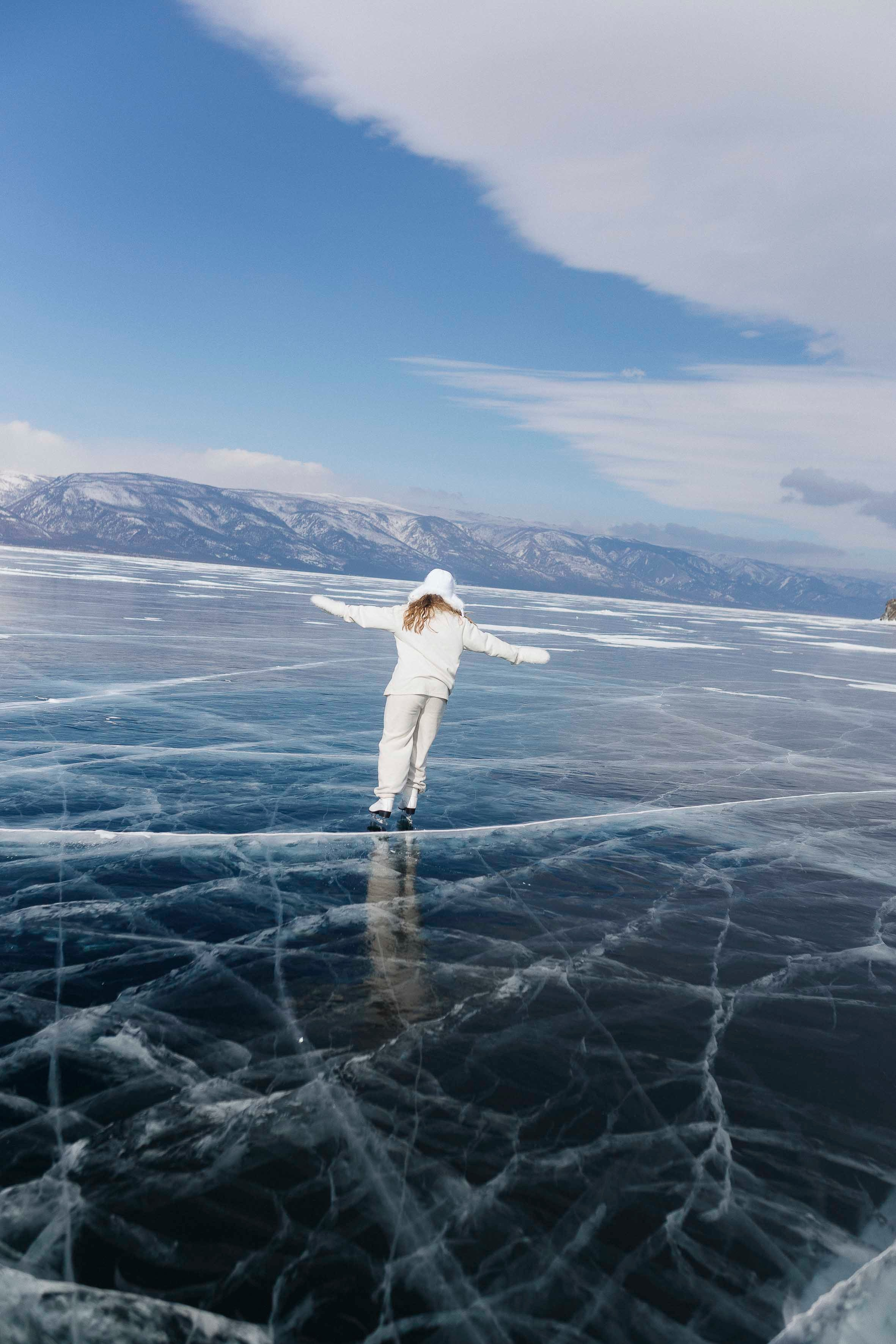 Весь день на льду. Фотограф Ольхон, Регина