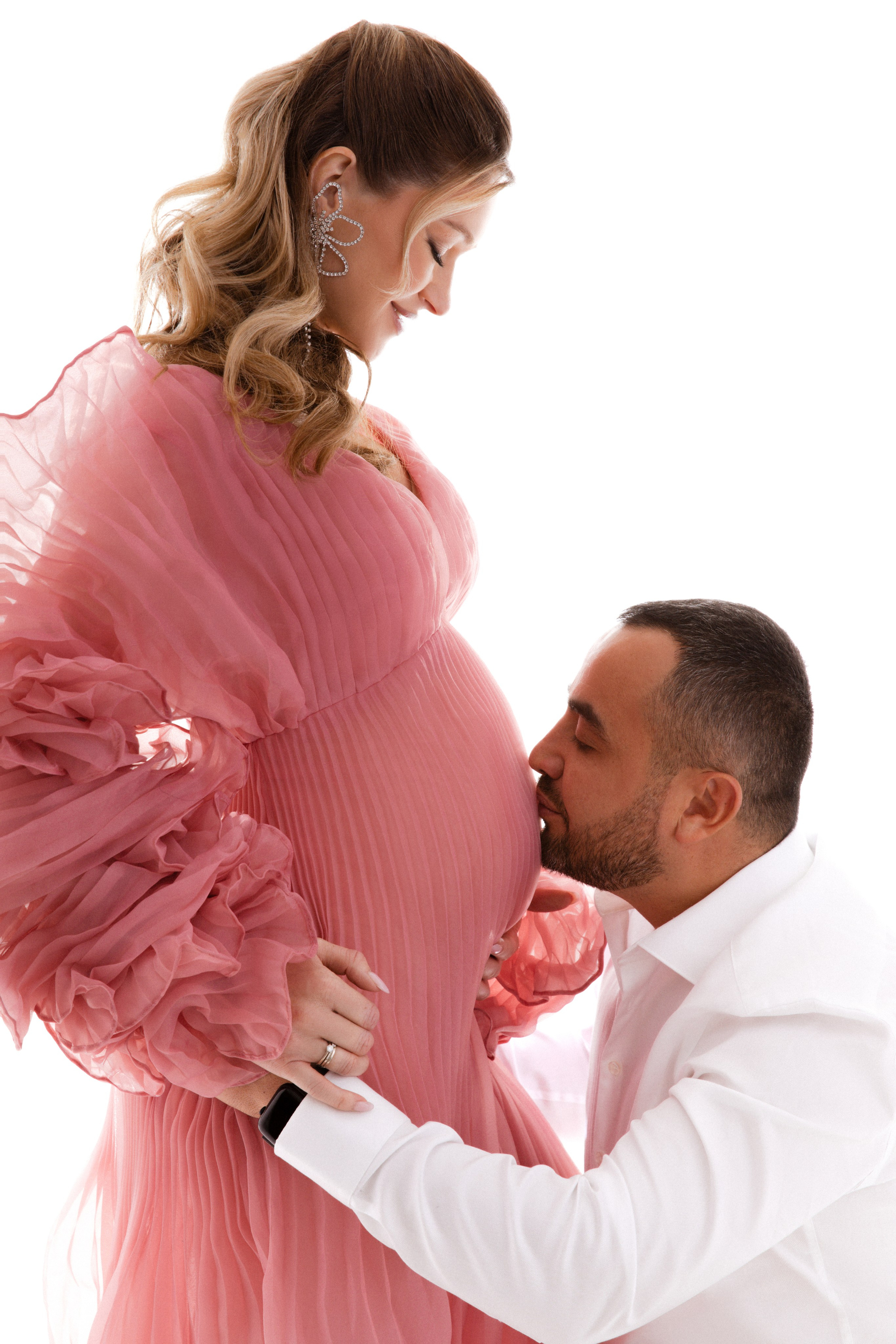 Анна. Фотосессия беременности на циклораме. Фотограф в Москве Ольга Сатони