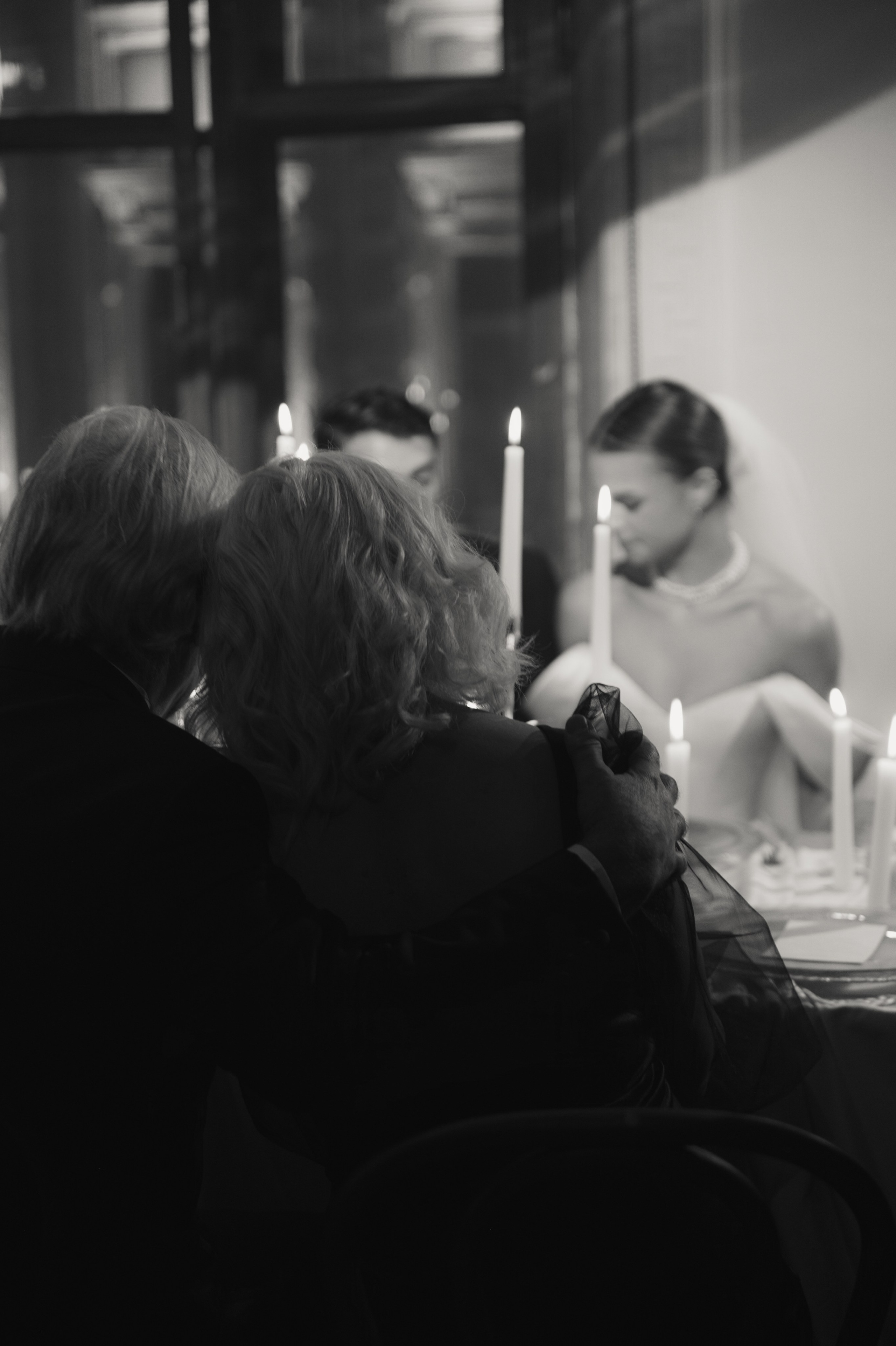 Камерный свадебный ужин при свечах в старинном особняке в фотостудии 21. Kult. Ярослава Ерина — свадебный фотограф в Москве