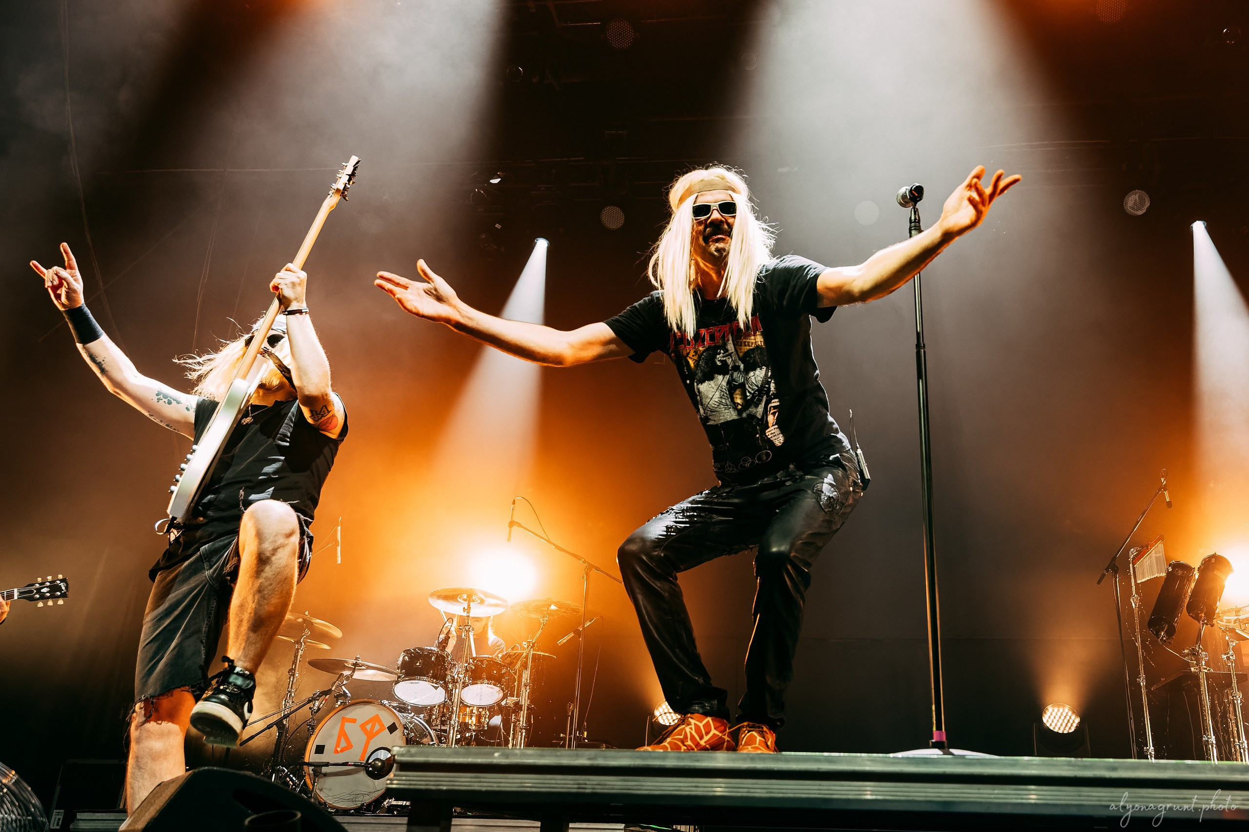 Багровый Фантомас, фоторепортаж, СПб, BASE, 14.12.2025. Алена Адрианова: фотограф в Санкт-Петербурге