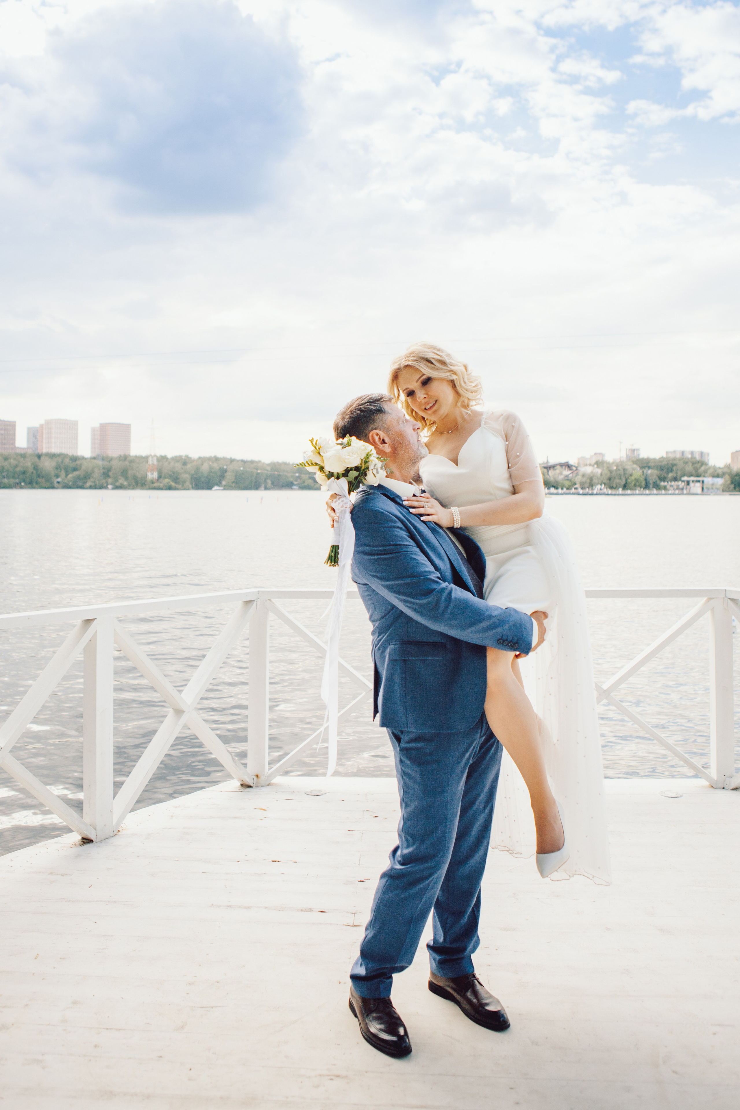 Фотосессия молодоженов на пляже Рублево. Фотограф Ольга Ефремова