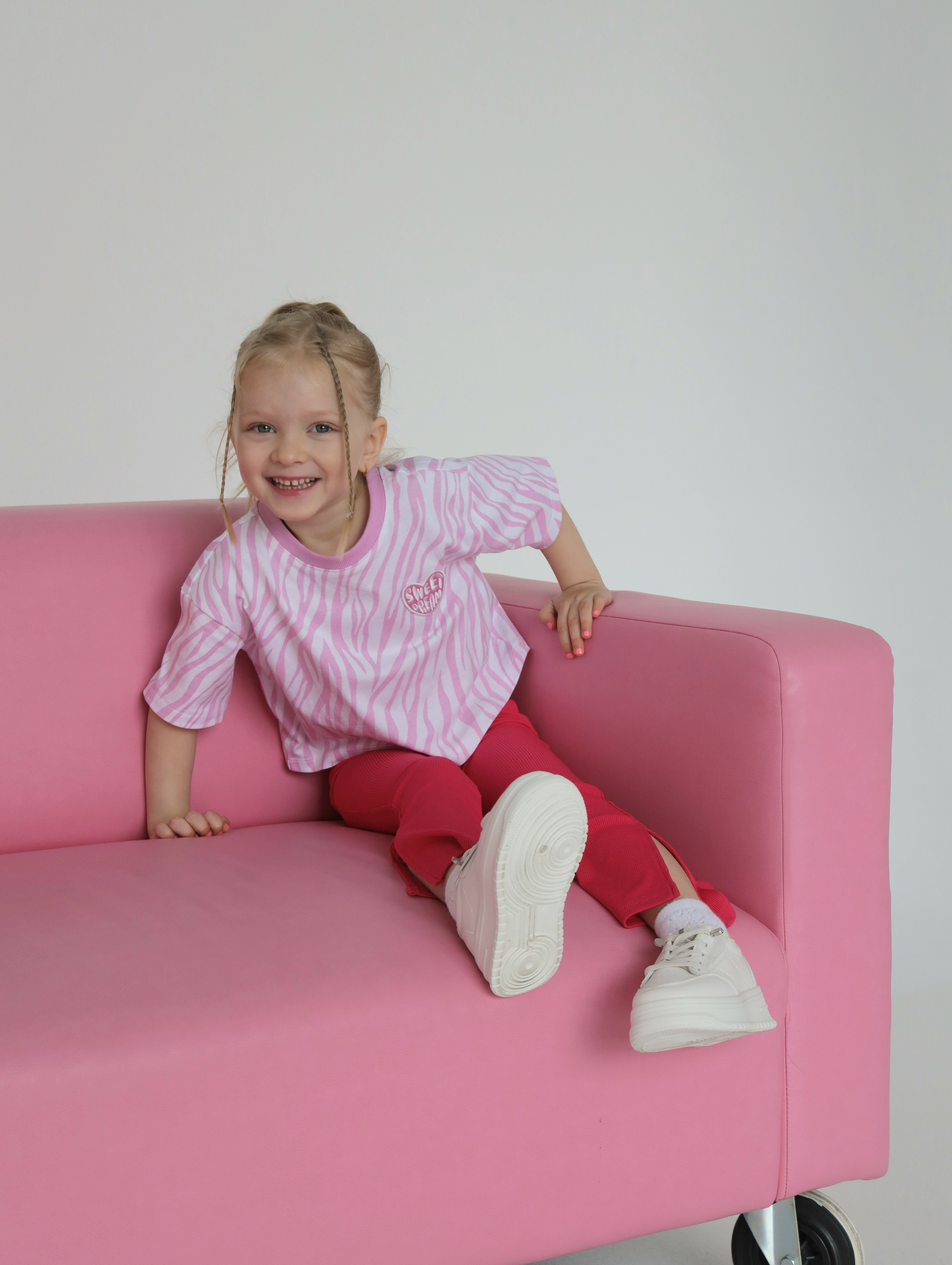 Каталожная съемка детской одежды для маркетплейса. Фотограф в Новосибирске Анна Полторацкая