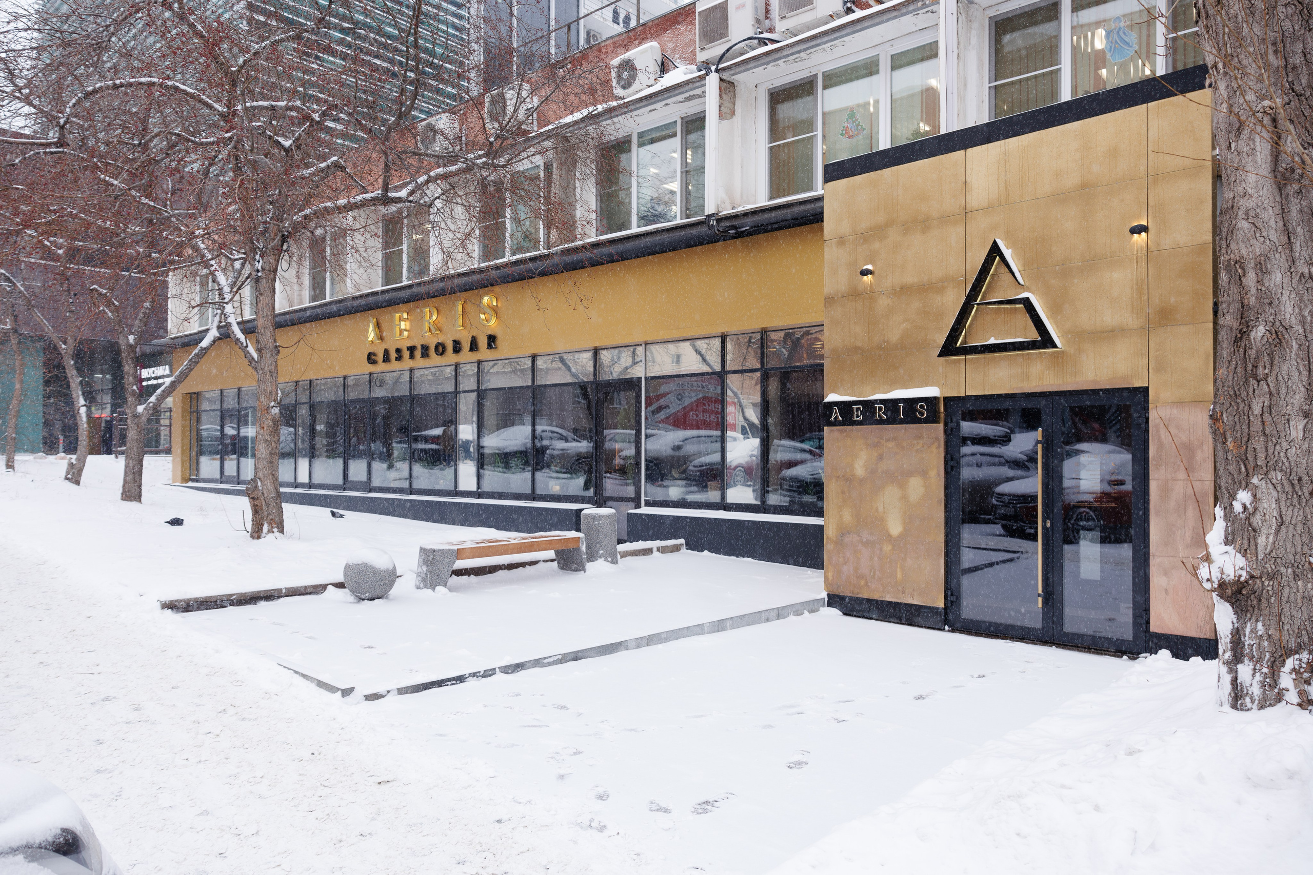 Фотограф для интерьерной съемки ресторана. Контент для бизнеса в Екатеринбурге Полдень Медиа