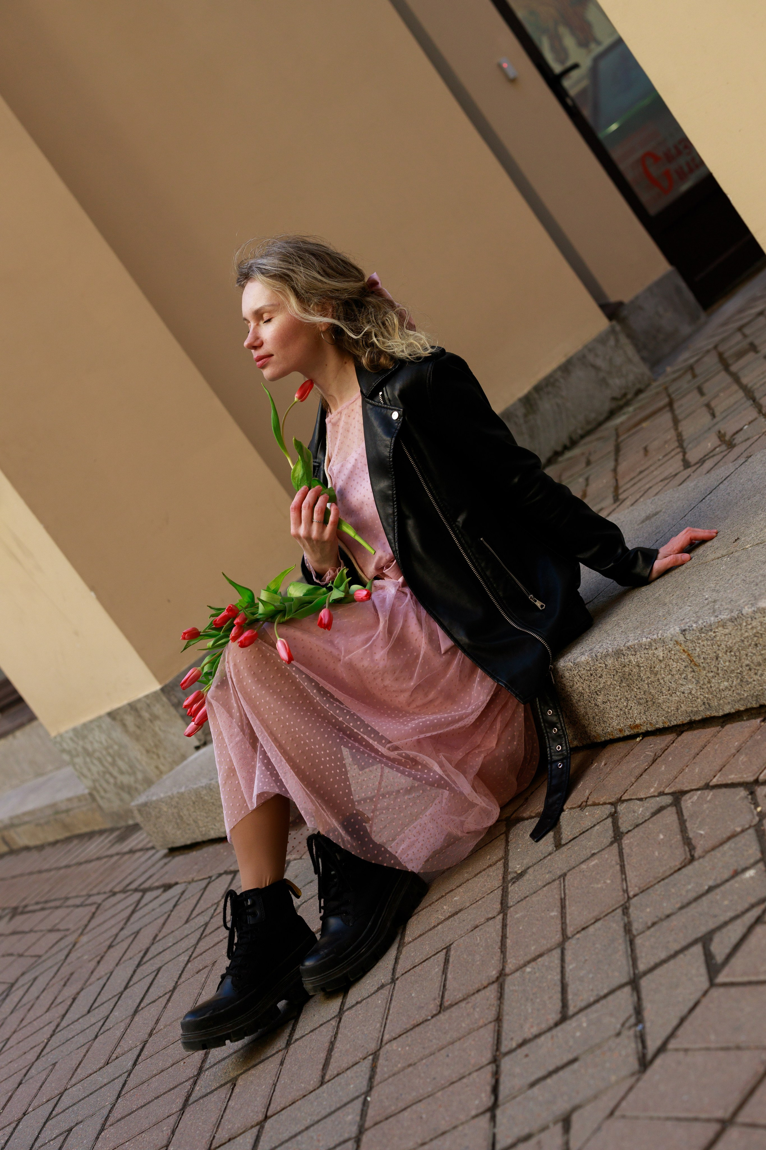 Фотопрогулка в городе с тюльпанами. Фотограф Санкт-Петербург Конюхова Мария