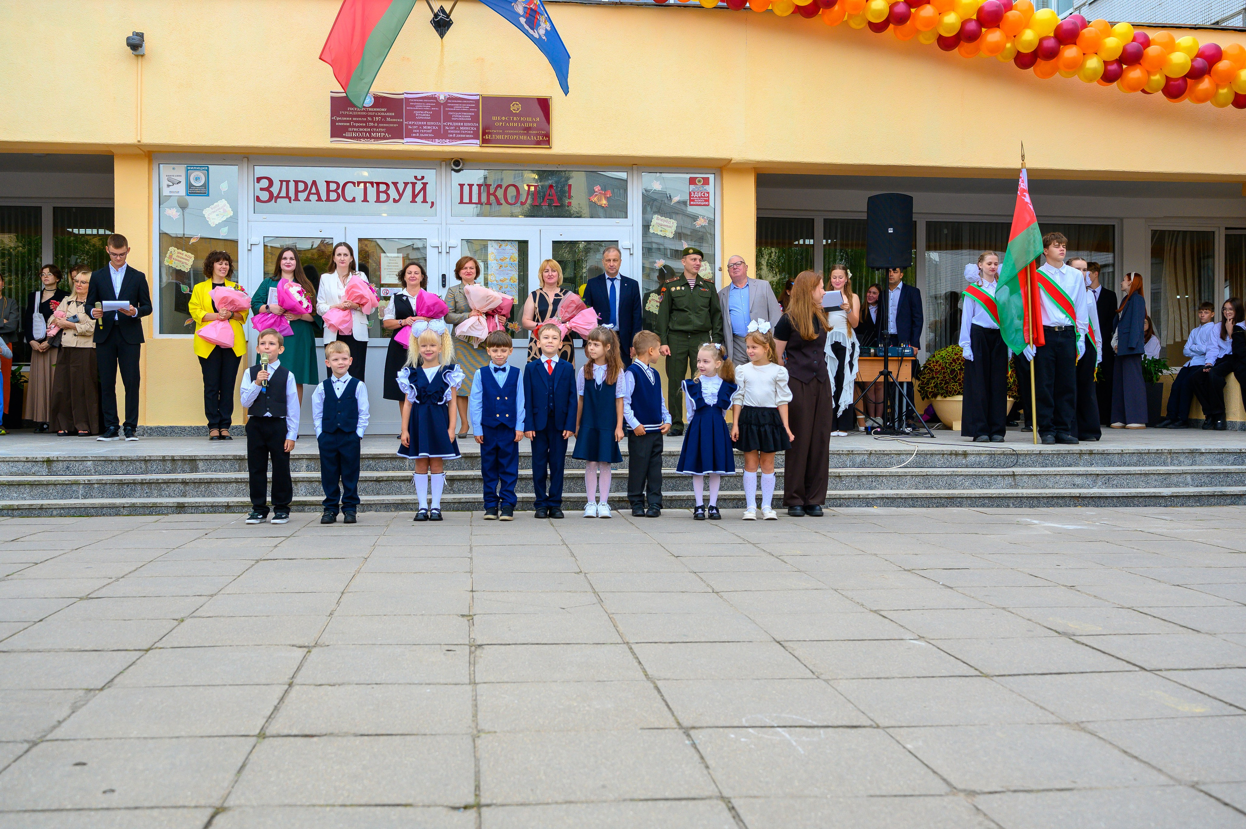 Вот звучит первый звонок, перед этим долгое приготовление к новому этапу в жизни, Яромир идет в школу. Фотоуслуги, услуги фотографа, фотографирование важных событий