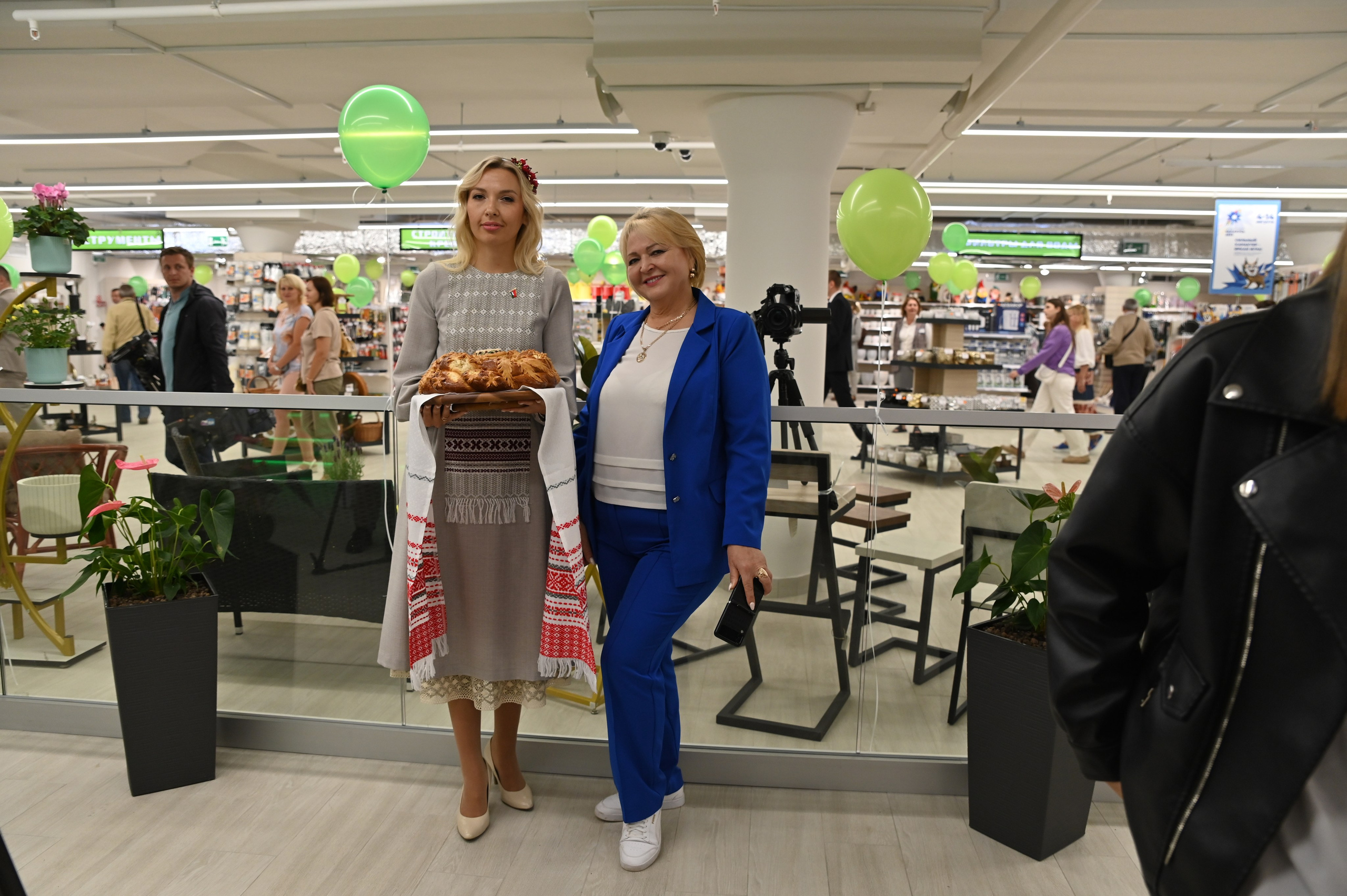 Репортажная съемка с открытия магазина. Фотоуслуги, услуги фотографа, фотографирование важных событий