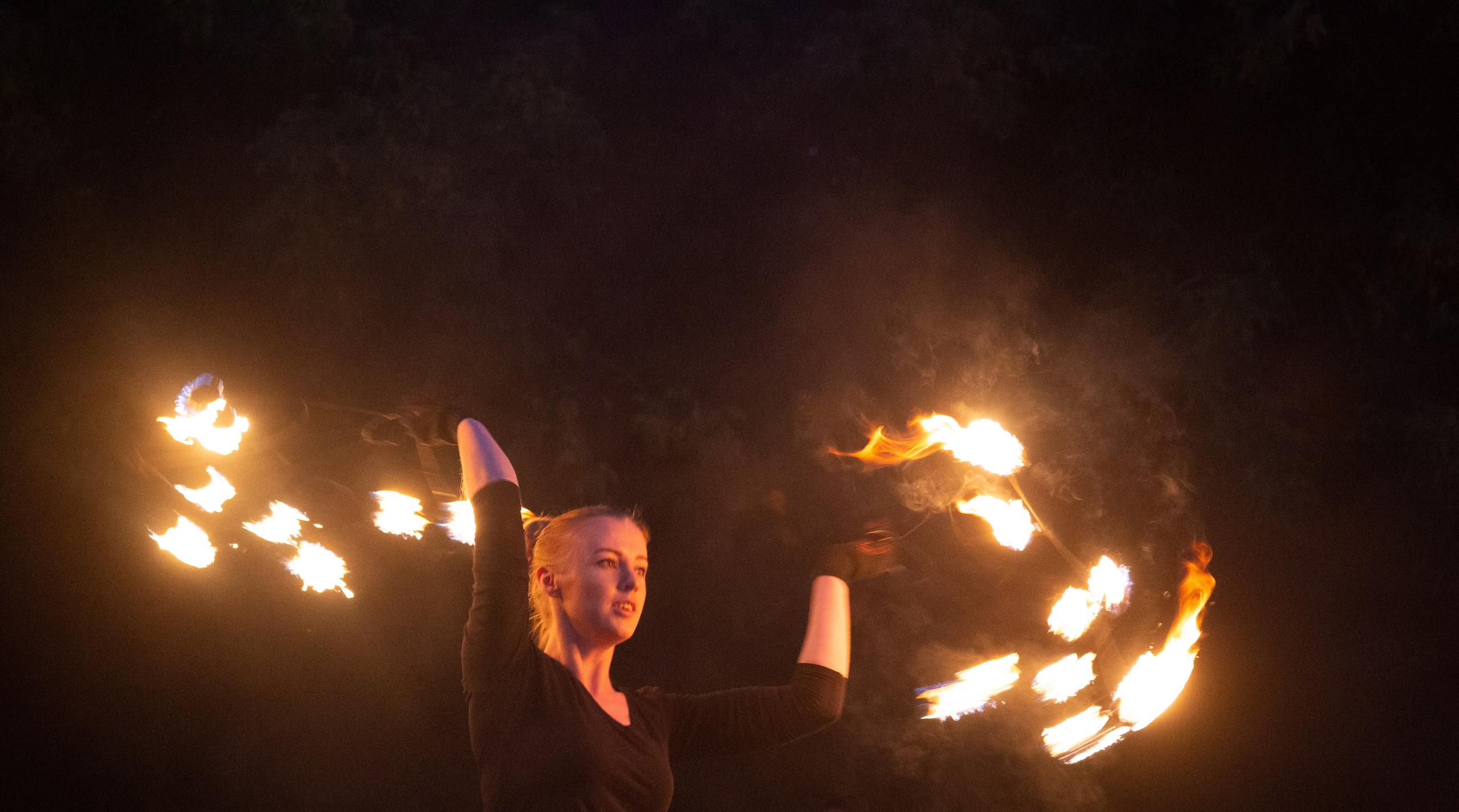 Огненное шоу в Перми. Фотограф Никита Попов. Фотограф Пермь. Фотосессия в фотостудии Перми и на свежем воздухе