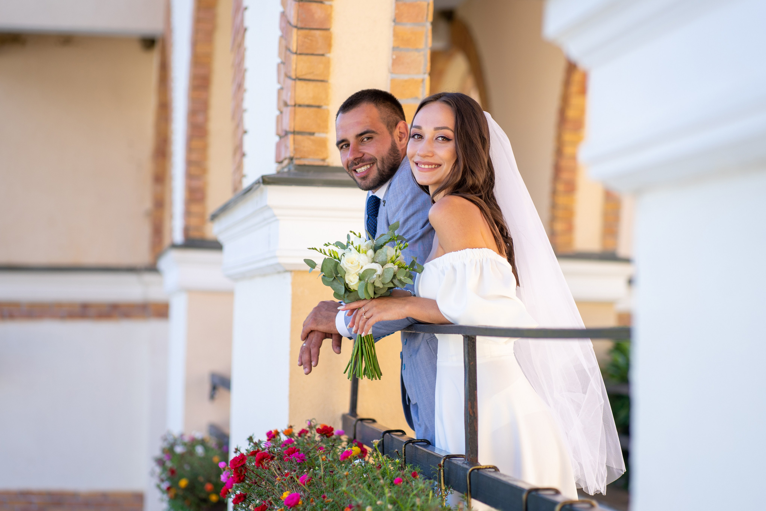 Свадебная прогулка в Красной поляне и на аллее пальм в Сириусе. Фотограф в Сочи Тиунова Маргарита и Тиунов Евгений