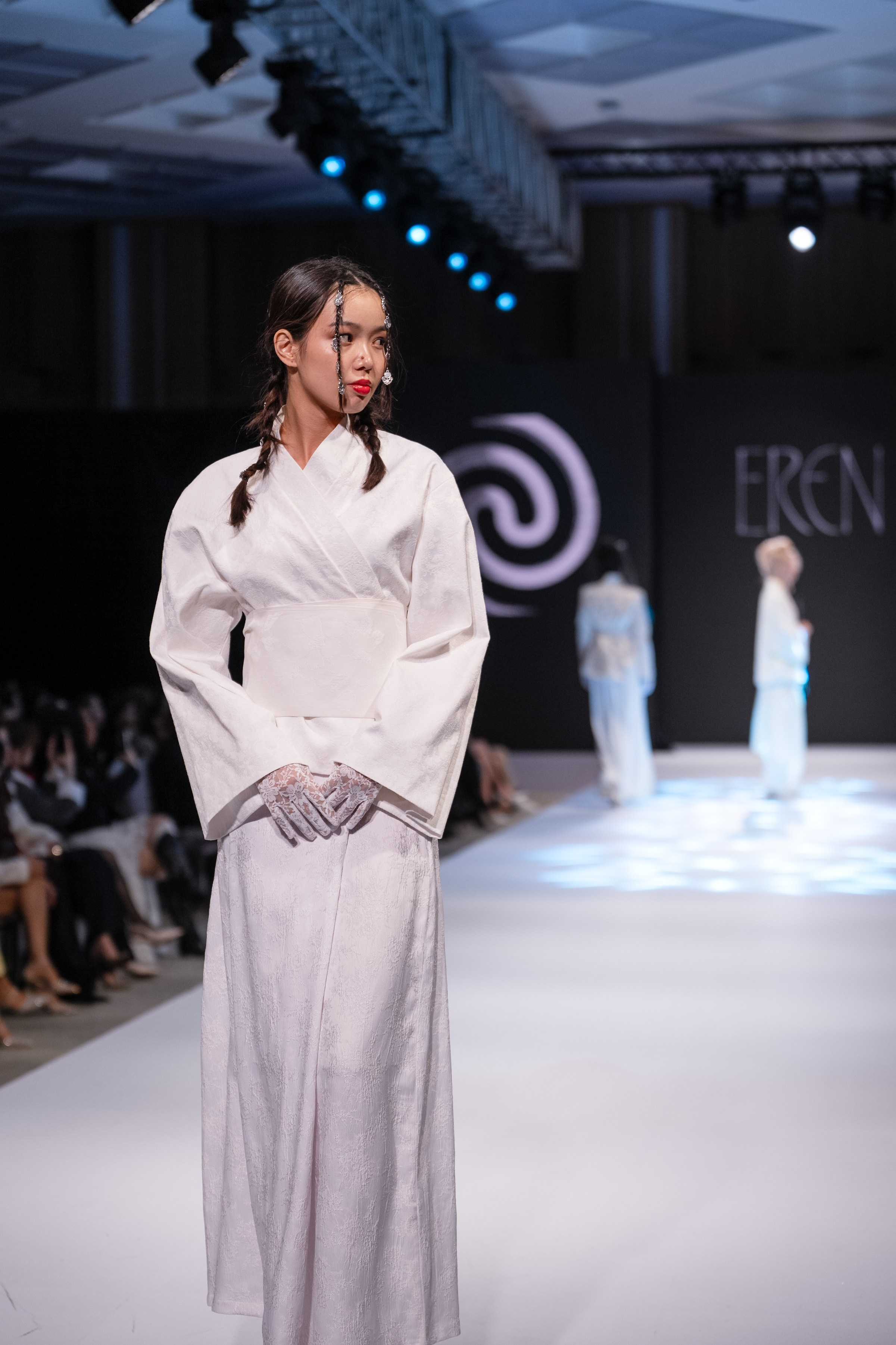 EURASIAN FASHION WEEK Eren. Сайт Алматинского НЮ АРТ, будуар и фэшн фотографа Дениса Карпенко
