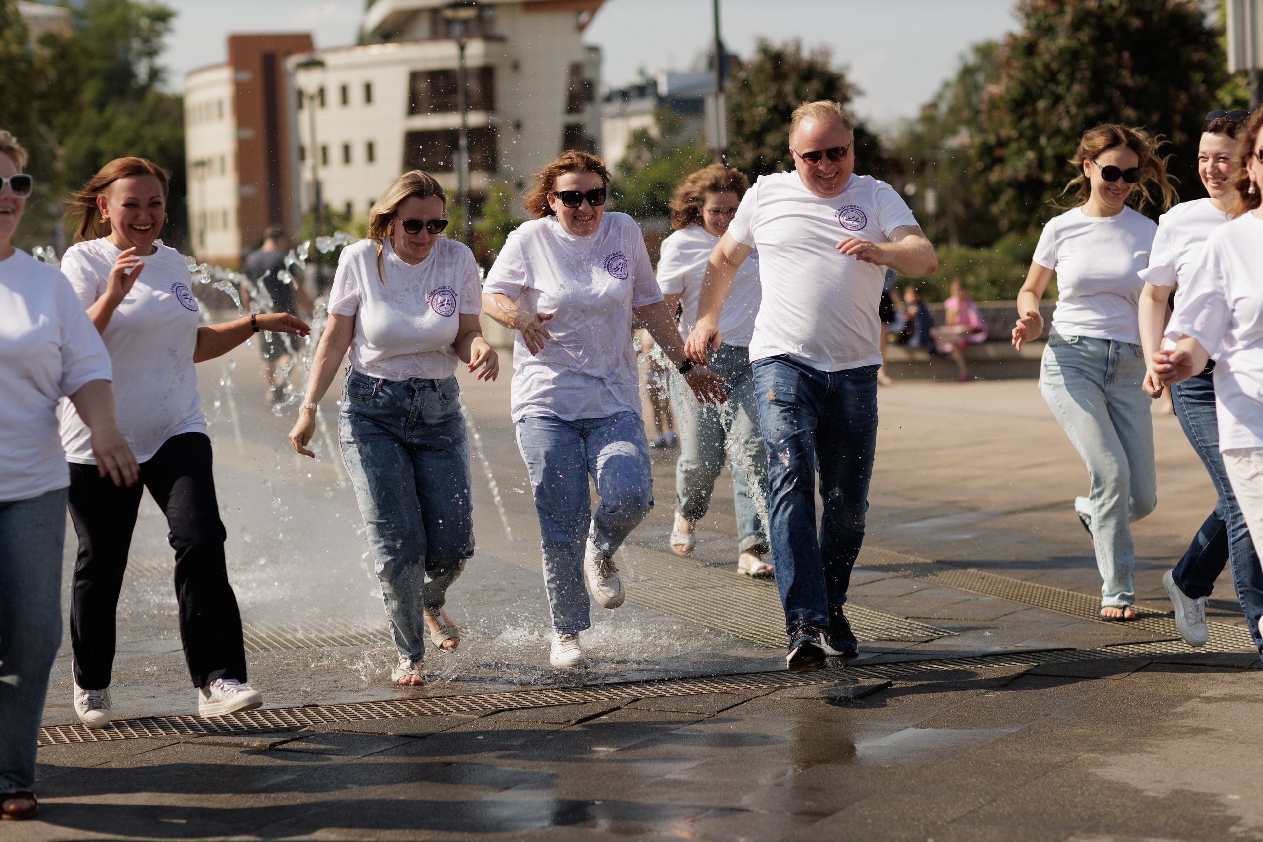 Репортажные фото съёмки клипа от родителей выпускникам. Свадебный фотограф в Воронеже Александр Работкин