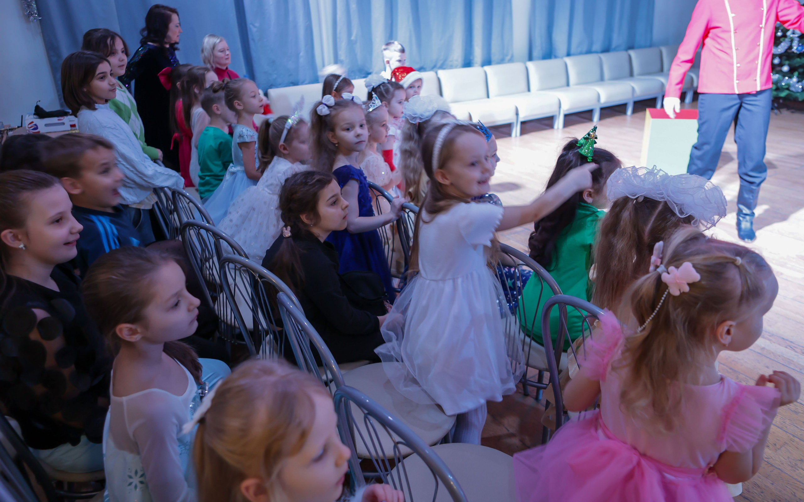 Новогодняя скачзка центр детского творчесва Подольск. Выпускные альбомы и школьный фотограф в Подольске, Троицке, Щербинке, Москве и Московской области