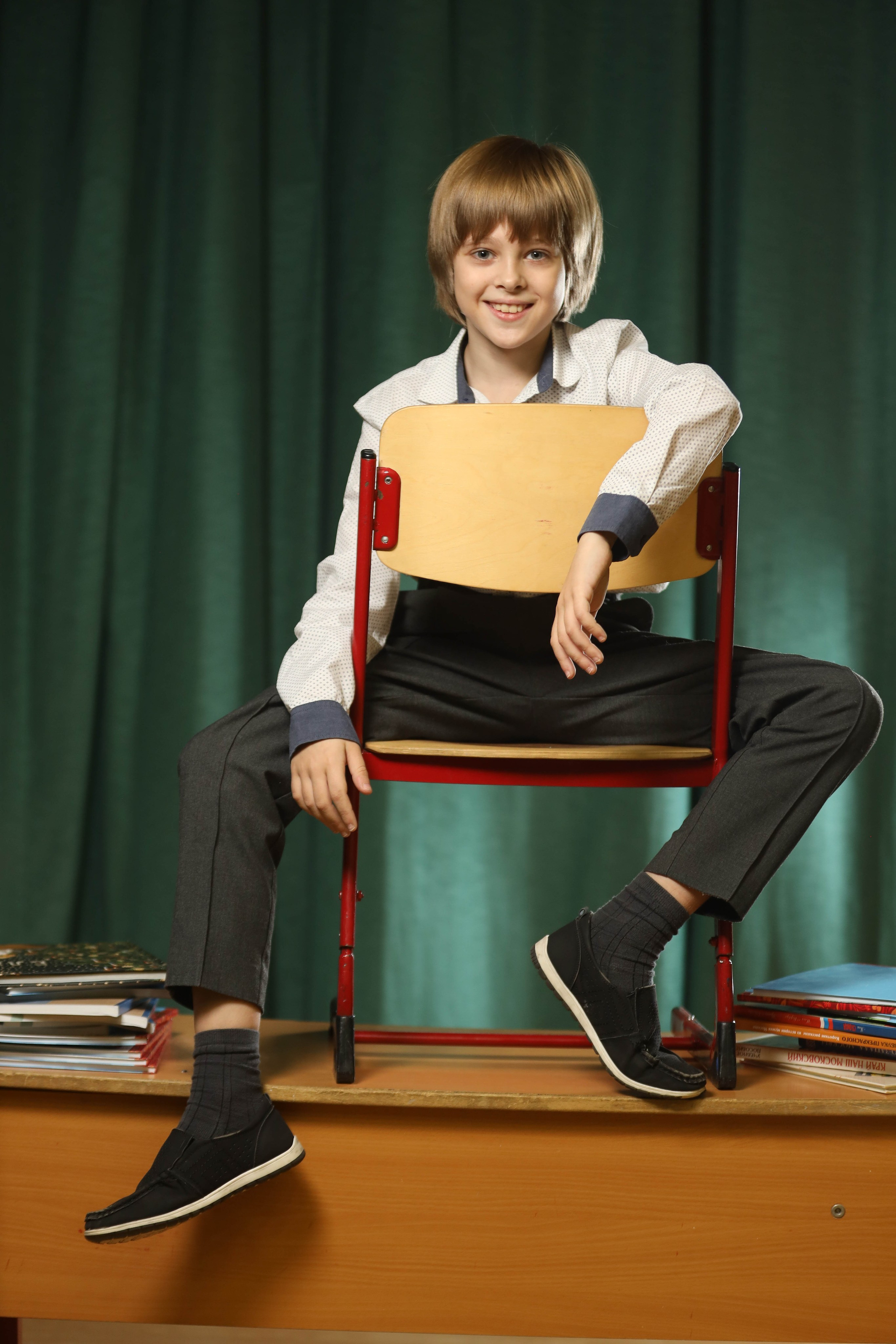 Школьный альбом 4-й класс. Фотограф Антон Чупринин