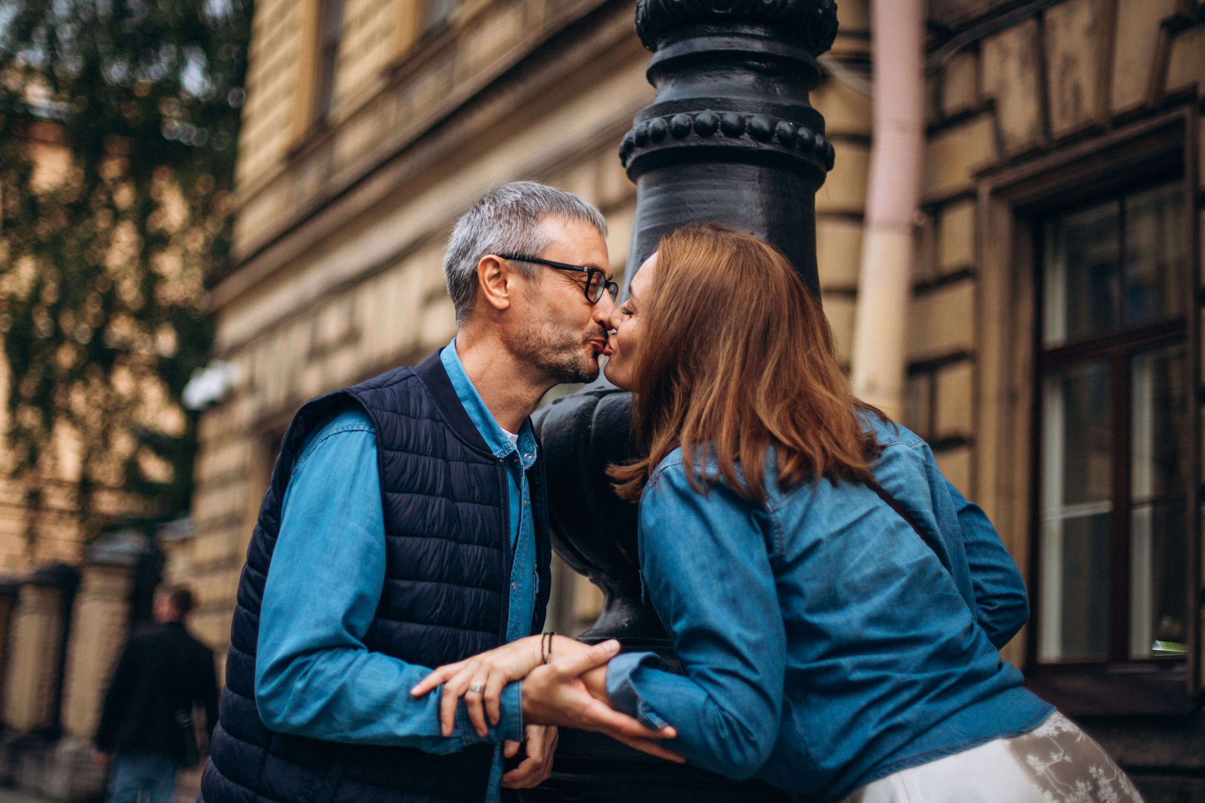 Анна с семьей в августе. Фотопрогулка в Петербурге. Индивидуальный и семейный фотограф в Санкт-Петербурге