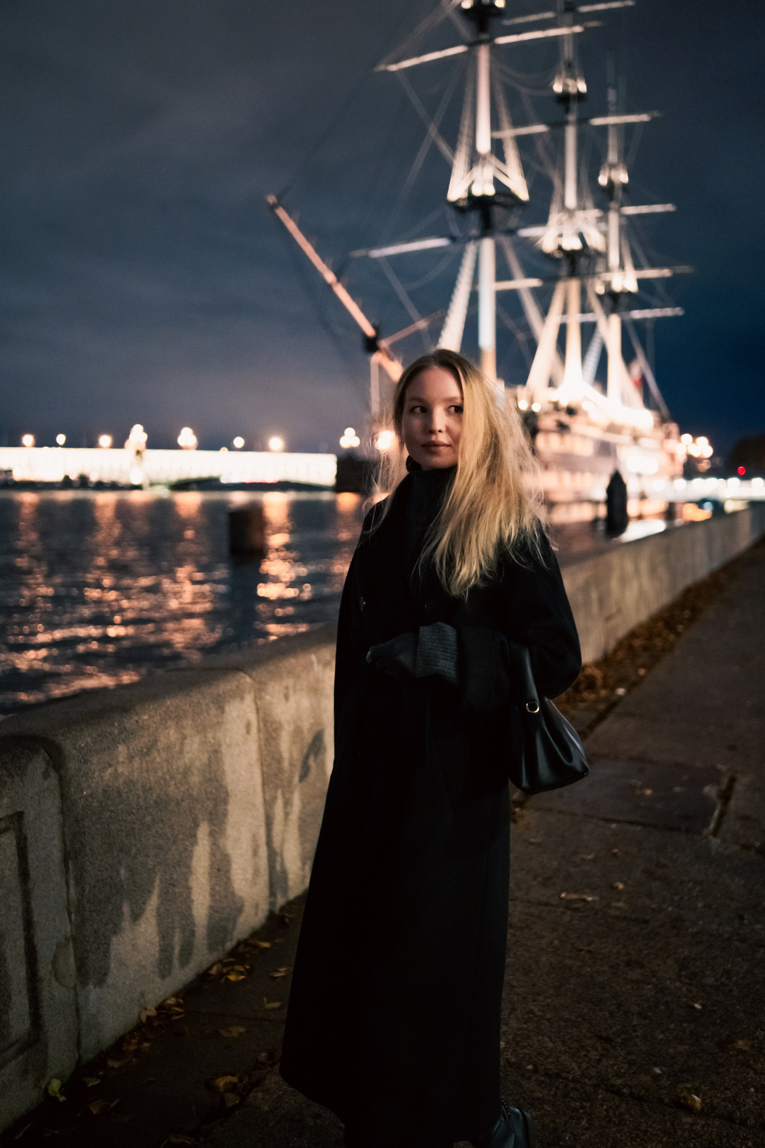 The Golden-Grey Neva. Felixtones