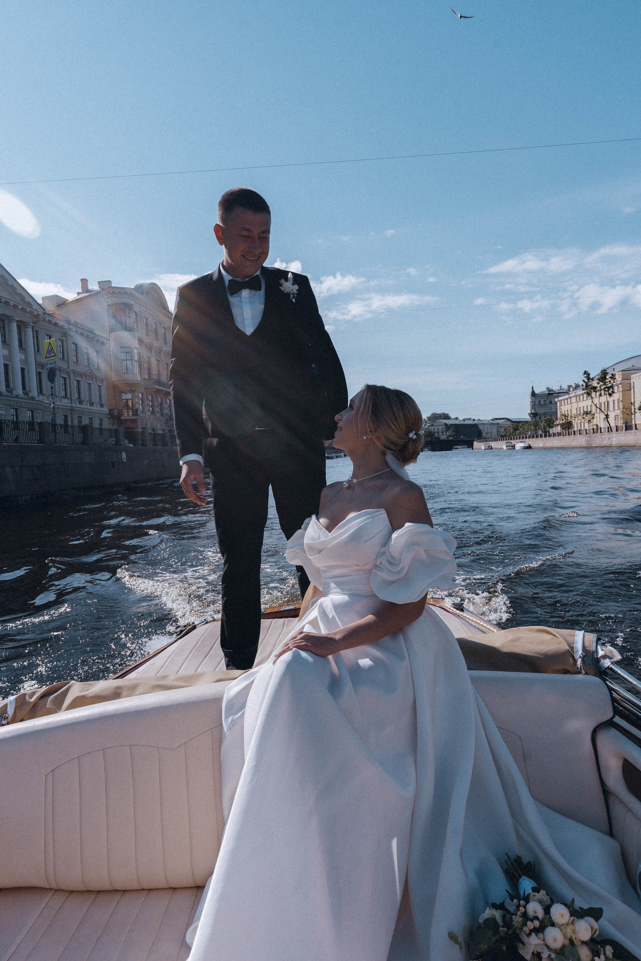 СВАДЕНБНАЯ СЬЕМКА НА КАТЕРЕ ПО КАНАЛАМ САНКТ-ПЕТЕРБУРГА И В АКВАТОРИИ НЕВЫ. Профессиональный фотограф, Санкт-Петербург — Виктория Богомолова