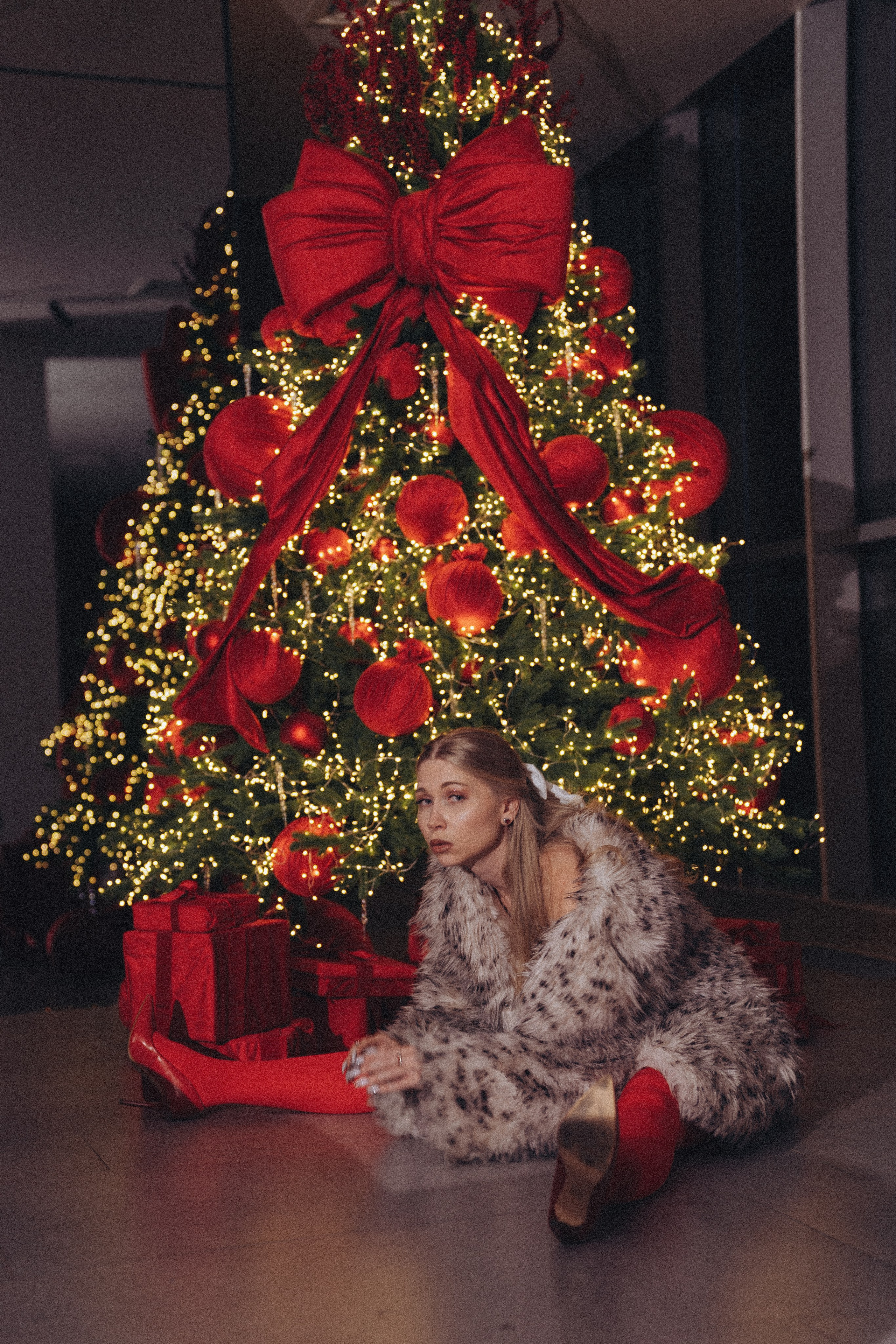 ФОТОСЕССИЯ К НОВОМУ ГОДУ В СТУДИИ С ЕЛОЧКОЙ КРАСИВЫЙ ОБРАЗ. Профессиональный фотограф, Санкт-Петербург — Виктория Богомолова