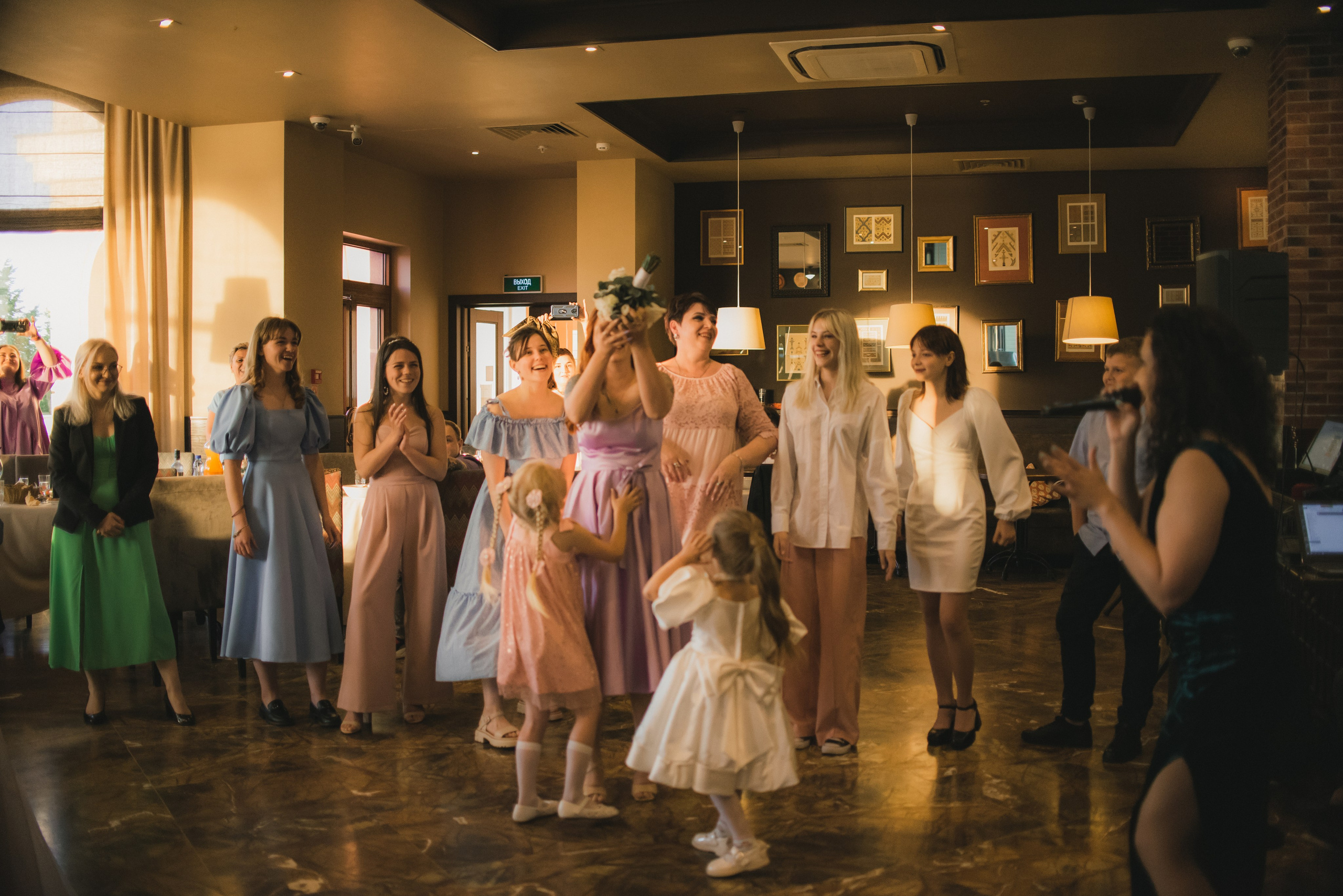 Саксофонист москва ведущий москва живая музыка на свадьбу ведущий. Свадебный ведущий в Москве Саксофон на свадьбу