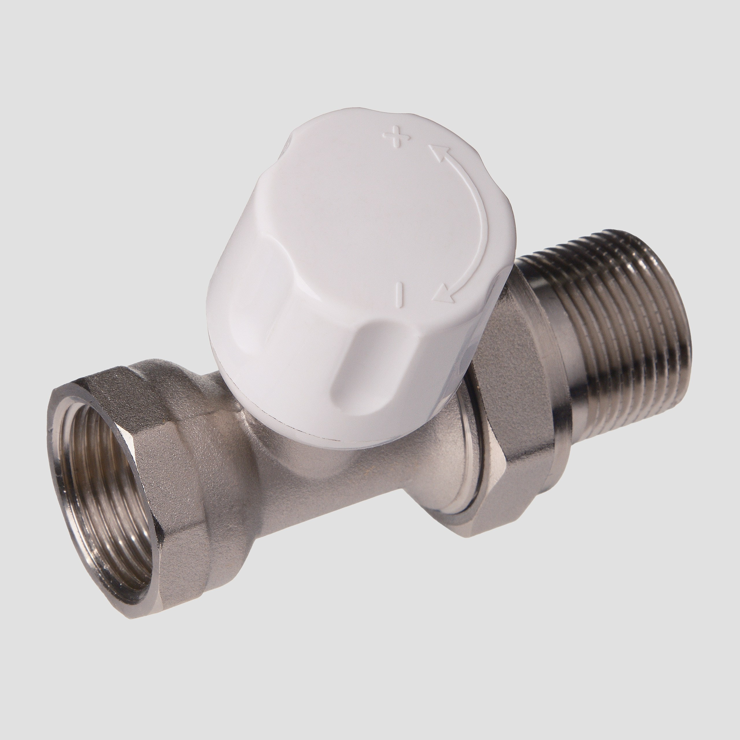 Предметные фотографии регуляторов и нагревателей для отопительных приборов