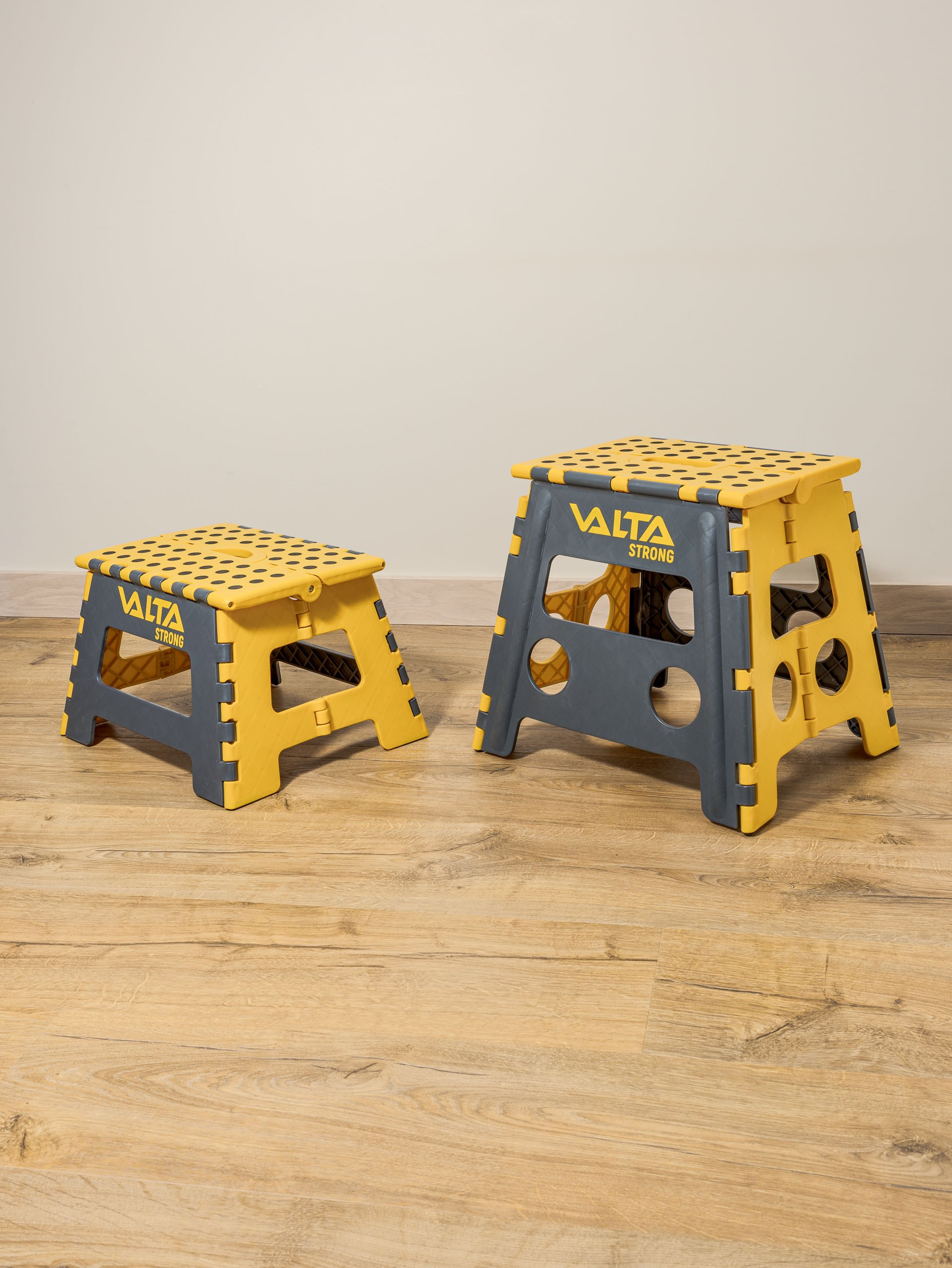 Предметные фотографии бытовых и строительных инструментов