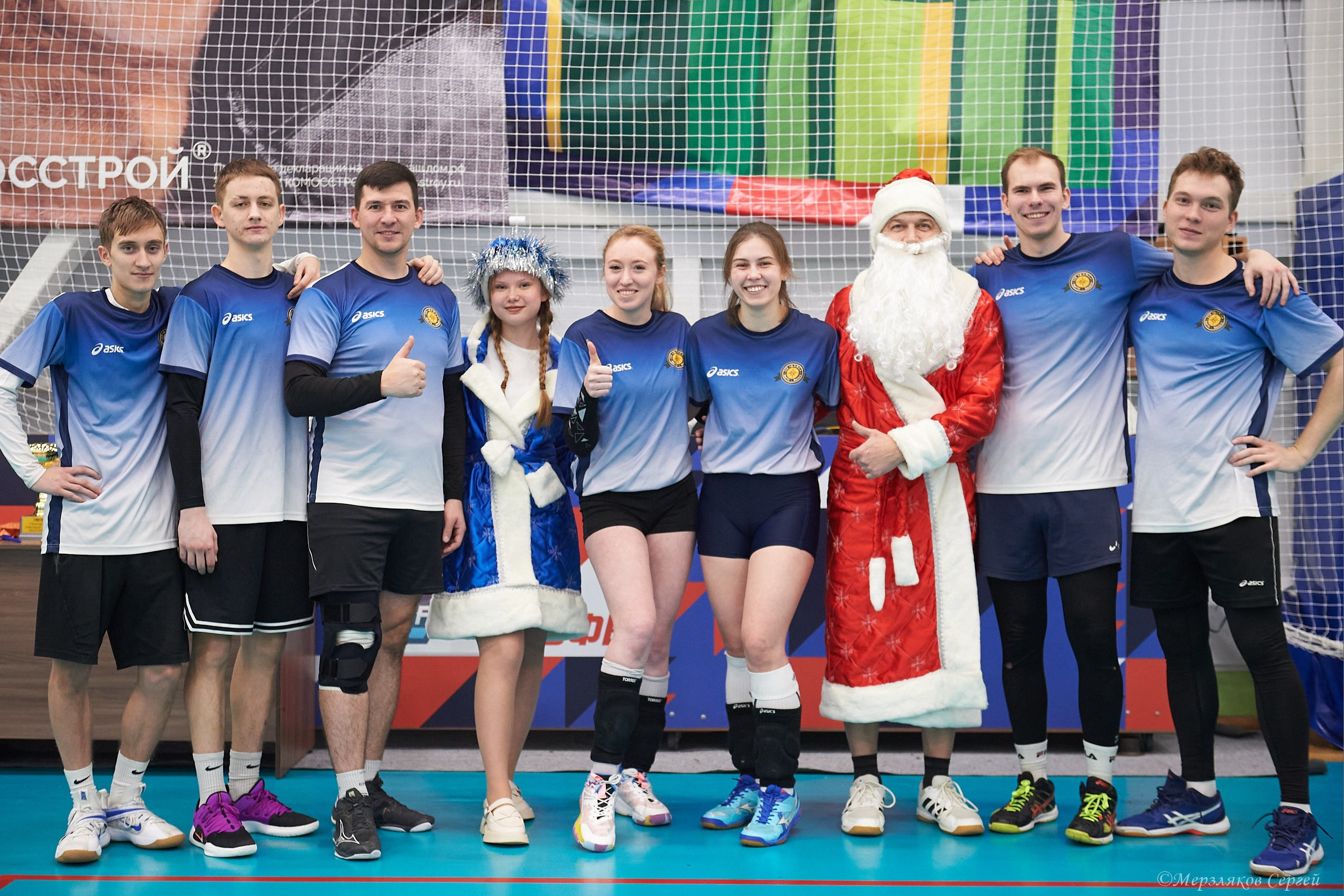 Новогодний волейбольный турнир. Ижевск. 16.12.23. Спортивный репортажный фотограф в Ижевске Сергей Мерзляков