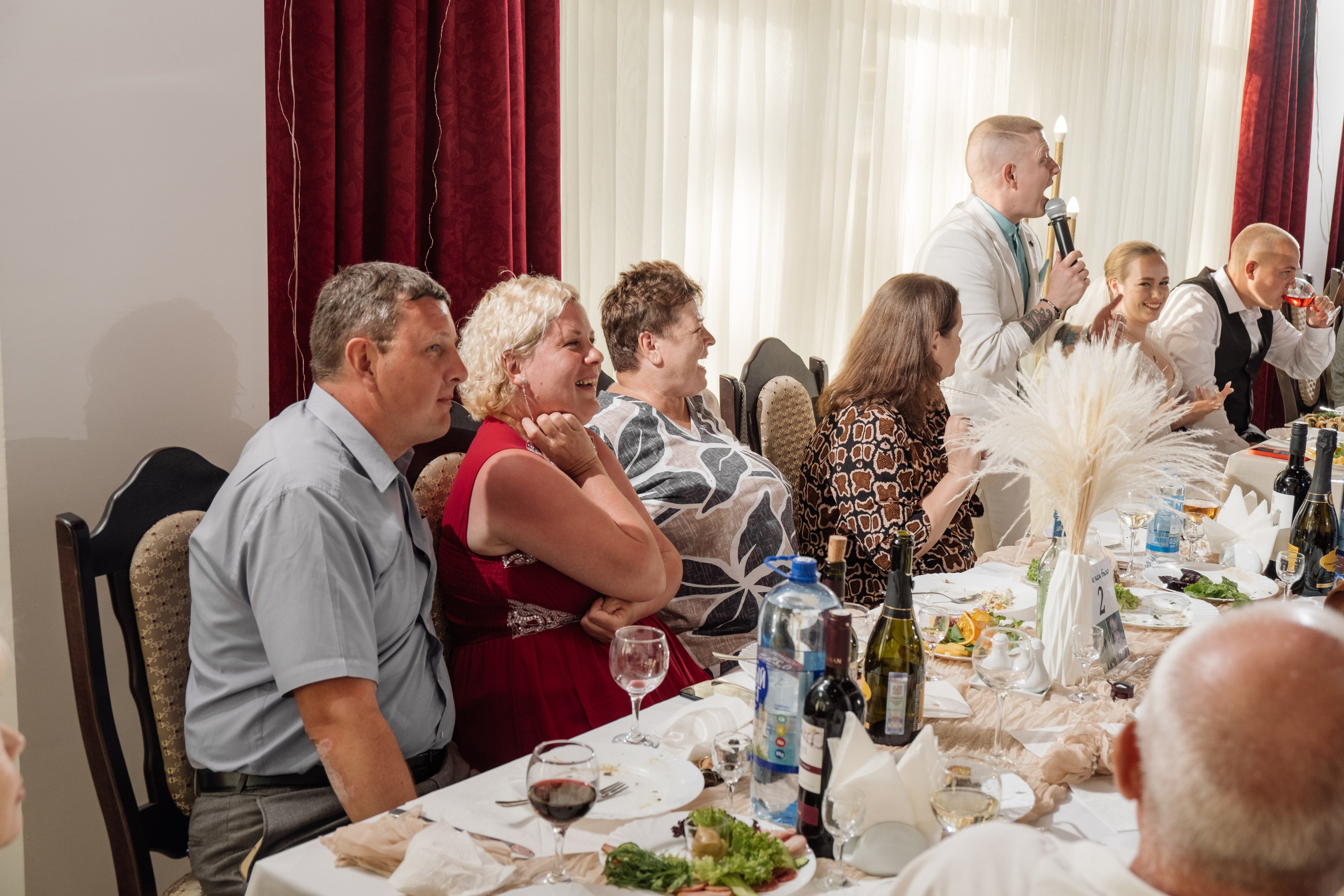Свадебный ретопртаж. Профессиональная фотосъемка в Крыму. Натуральные эмоции и живые кадры. Забронируйте дату прямо сейчас!