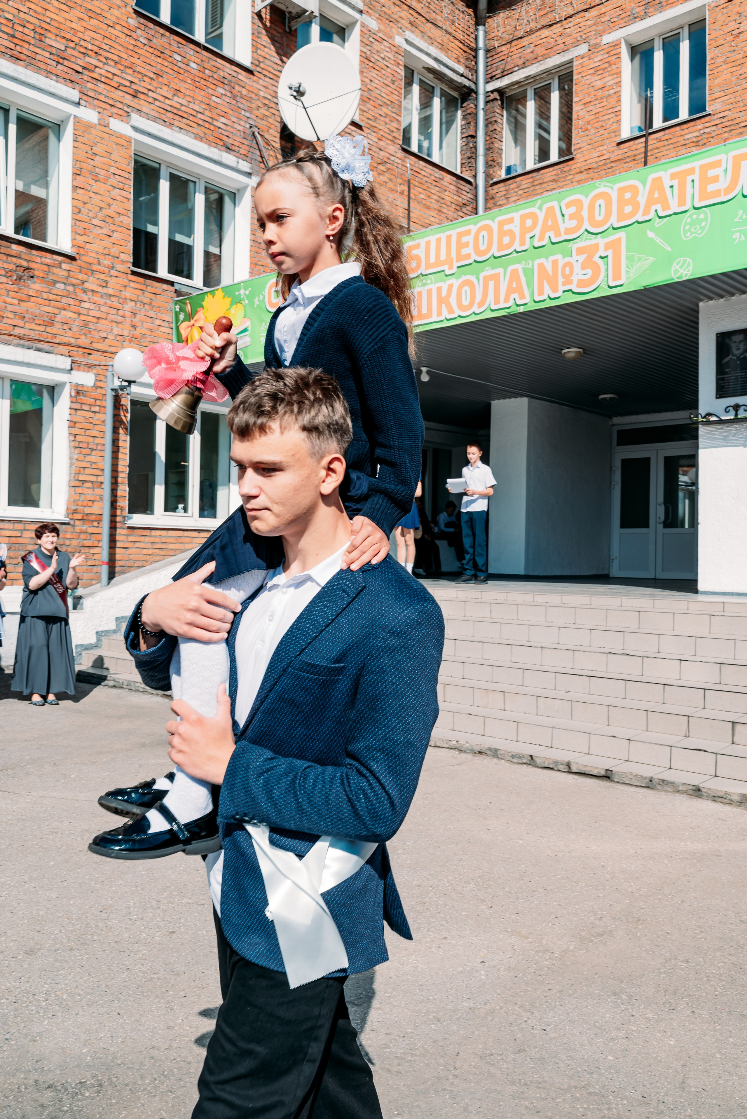 Последний звонок 2026 школа 31 краснобродский. Фотограф Алёна Царькова. Киселевск