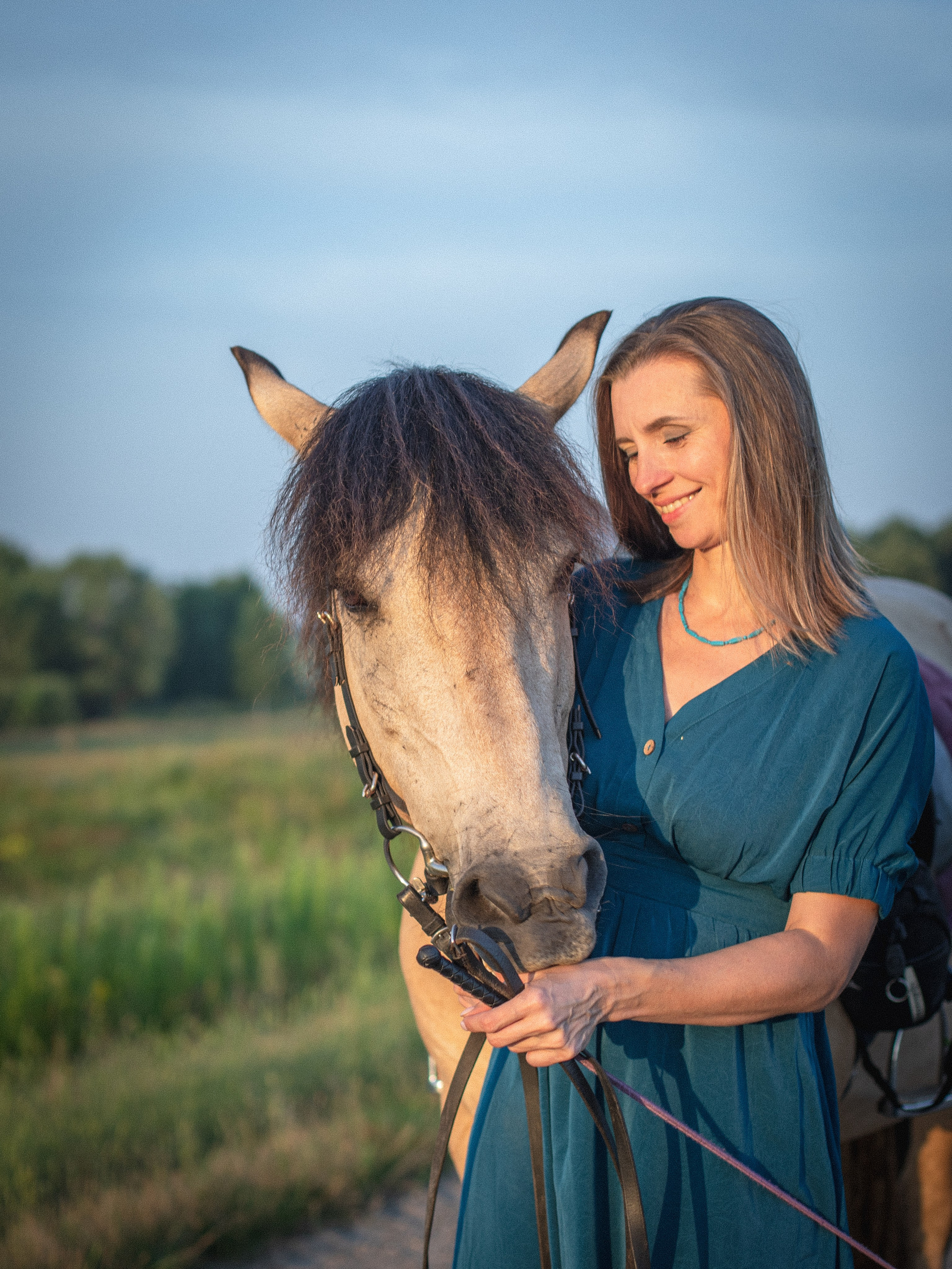 Выйти в лето в поле с конем. Видеограф и фотограф в Москве Анастасия Рябчикова