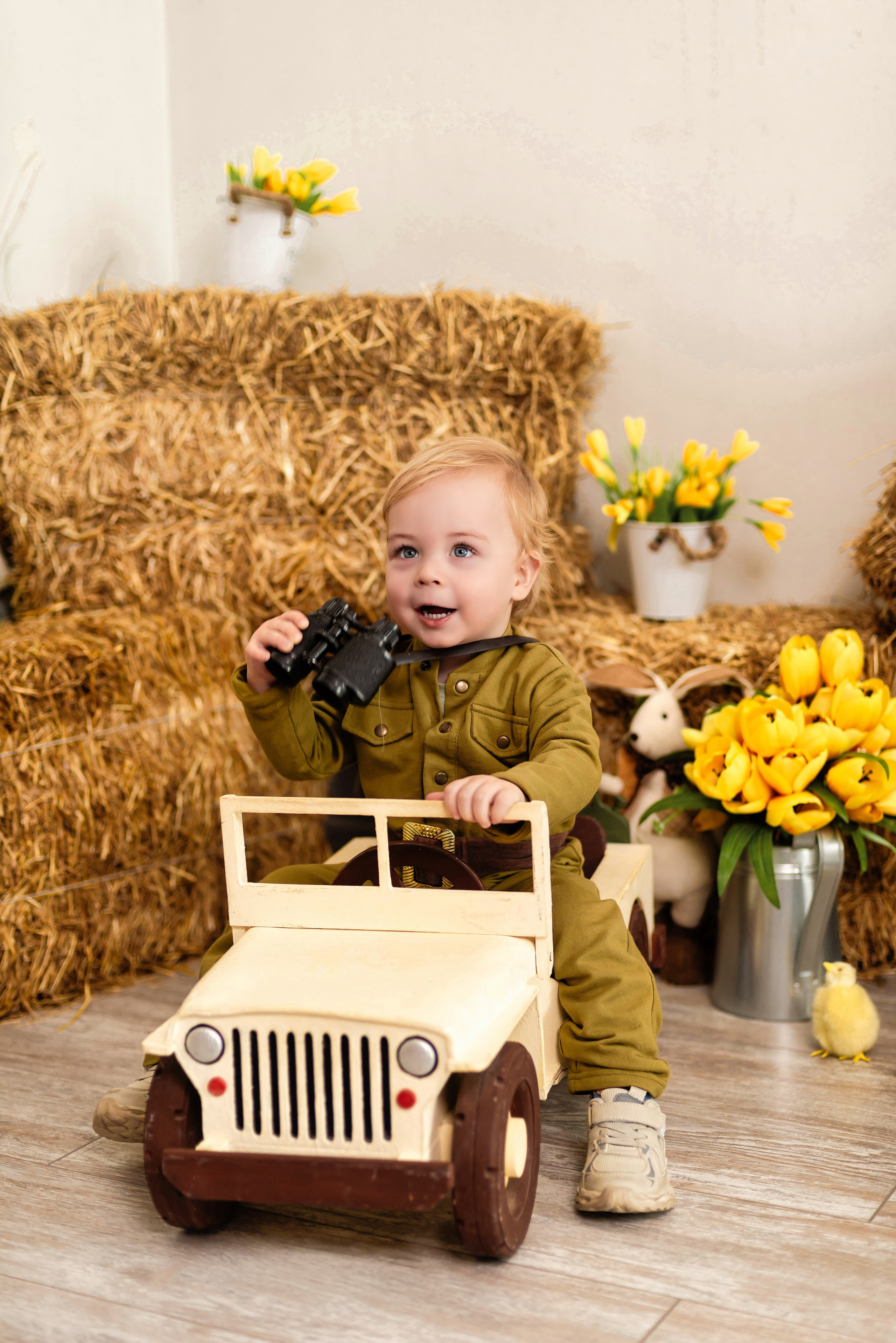 Детская фотосессия для детей к 9 мая в Иркутске в костюмах в военной форме
