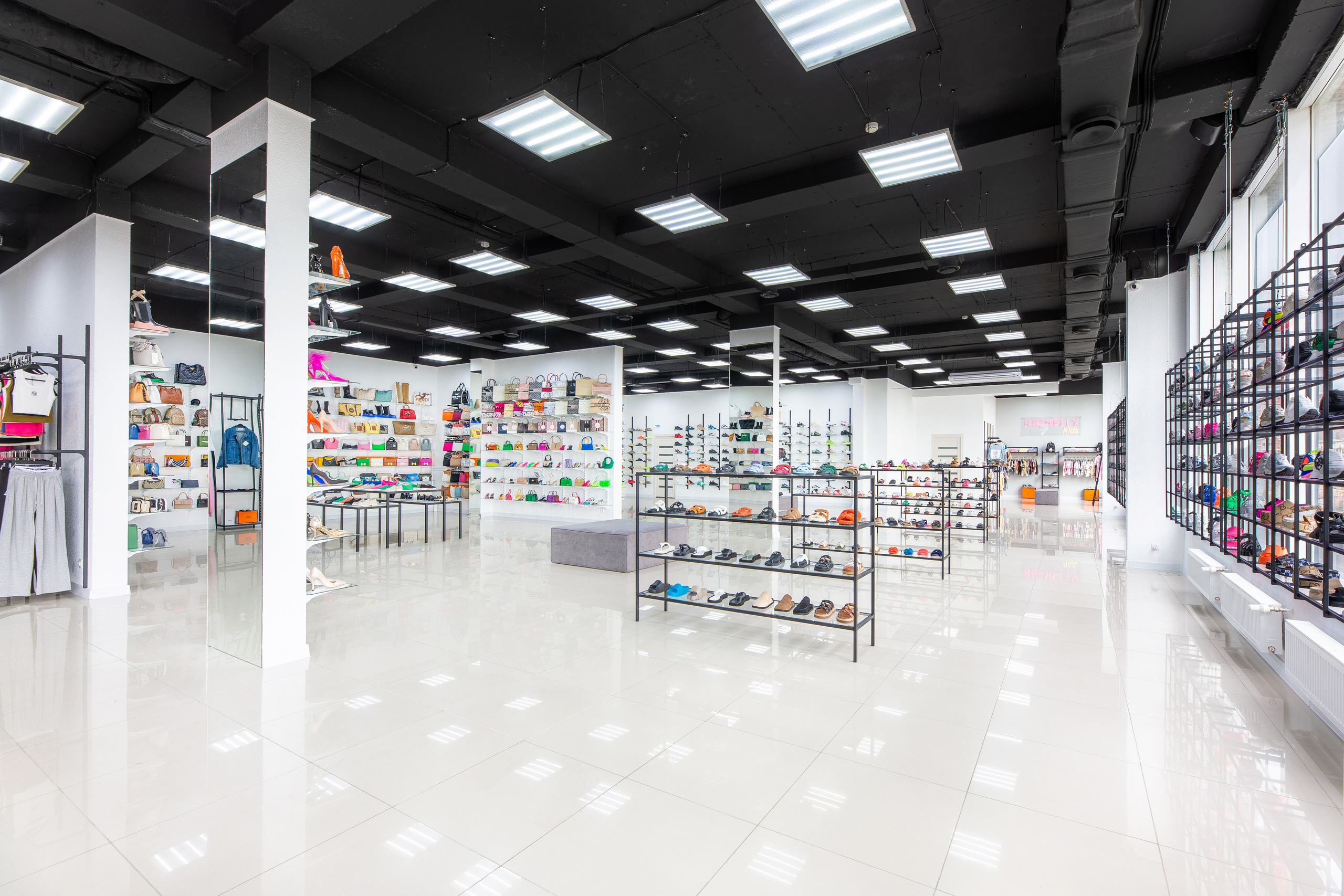 Renatphoto-Фотосъёмка магазина обуви. Профессиональная фотосъёмка интерьеров, предметная фотосессия еды для меню г. Анапа