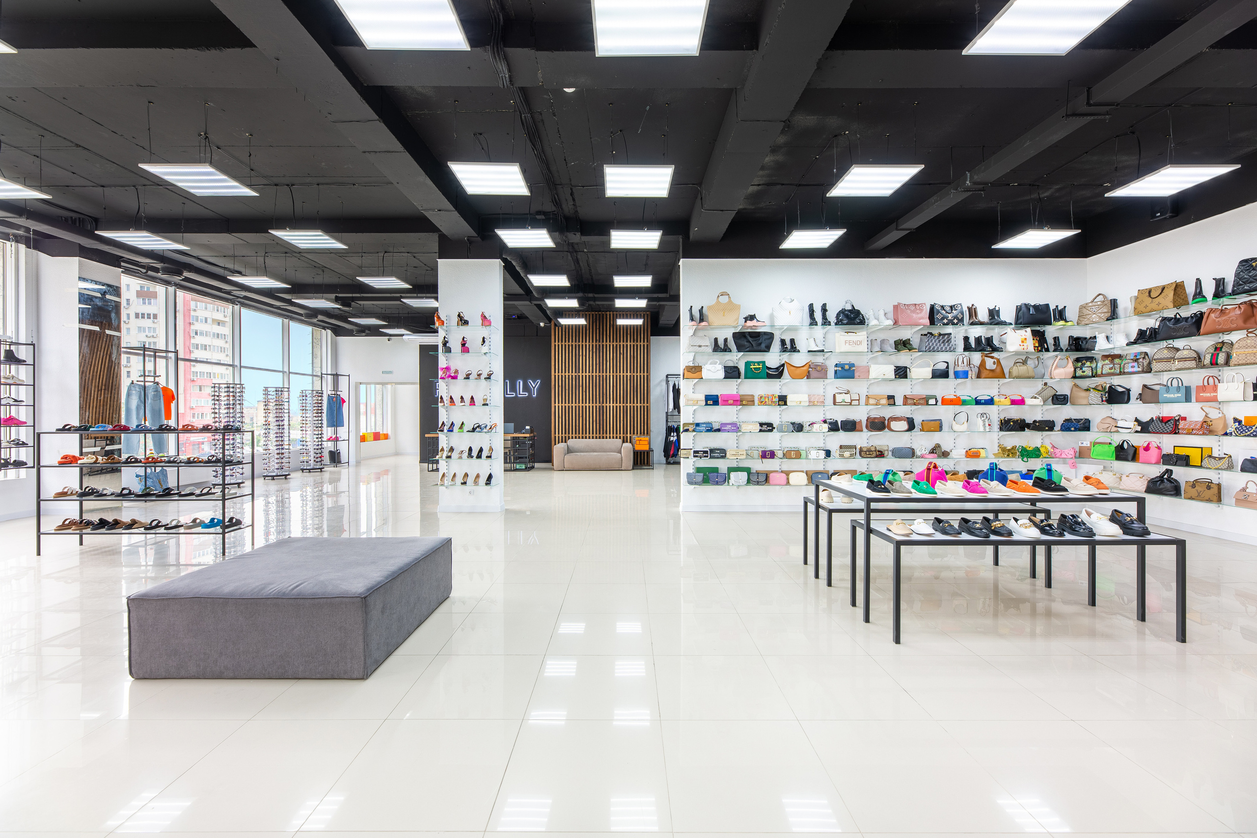 Renatphoto-Фотосъёмка магазина обуви. Профессиональная фотосъёмка интерьеров, предметная фотосессия еды для меню г. Анапа