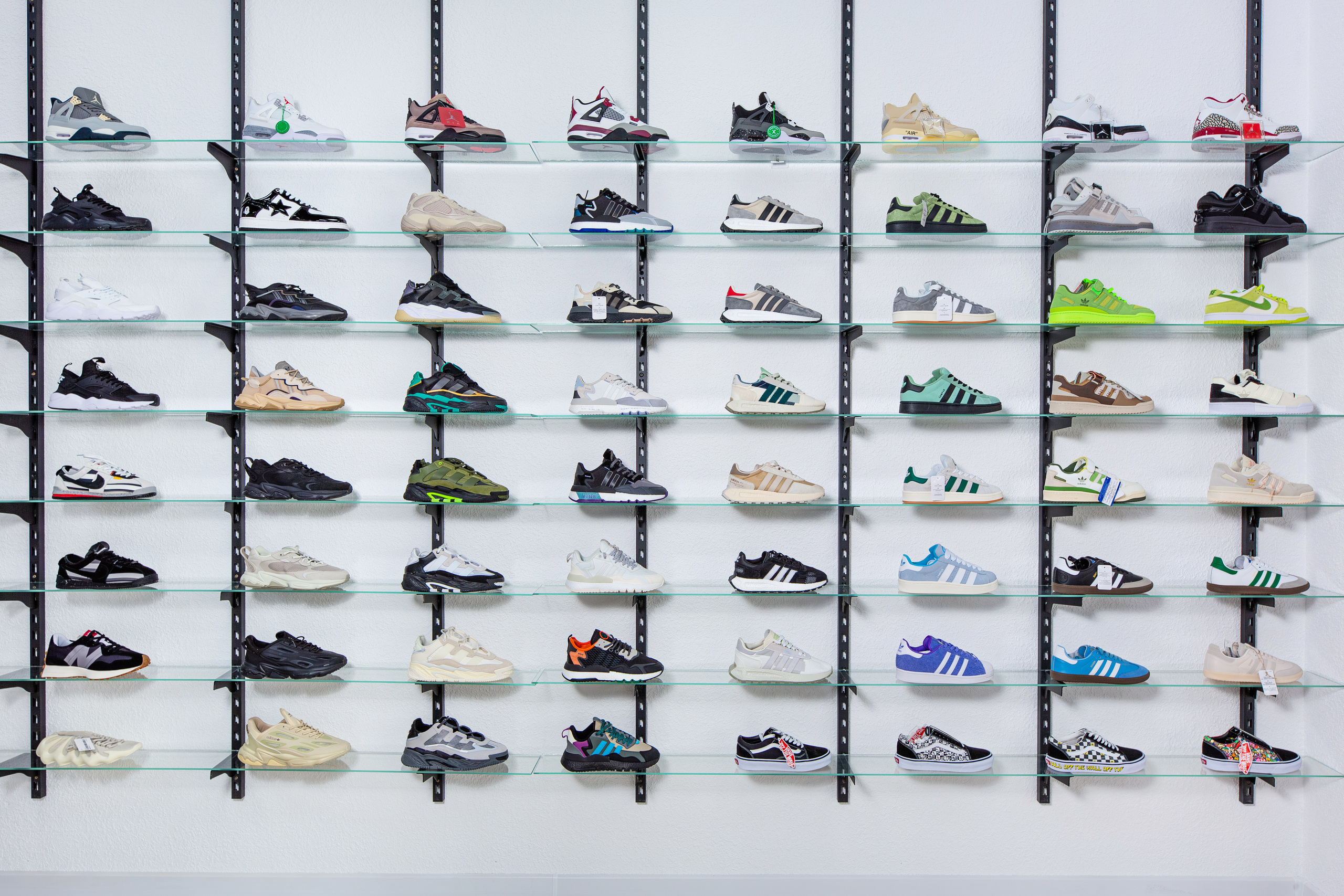 Renatphoto-Фотосъёмка магазина обуви. Профессиональная фотосъёмка интерьеров, предметная фотосессия еды для меню г. Анапа