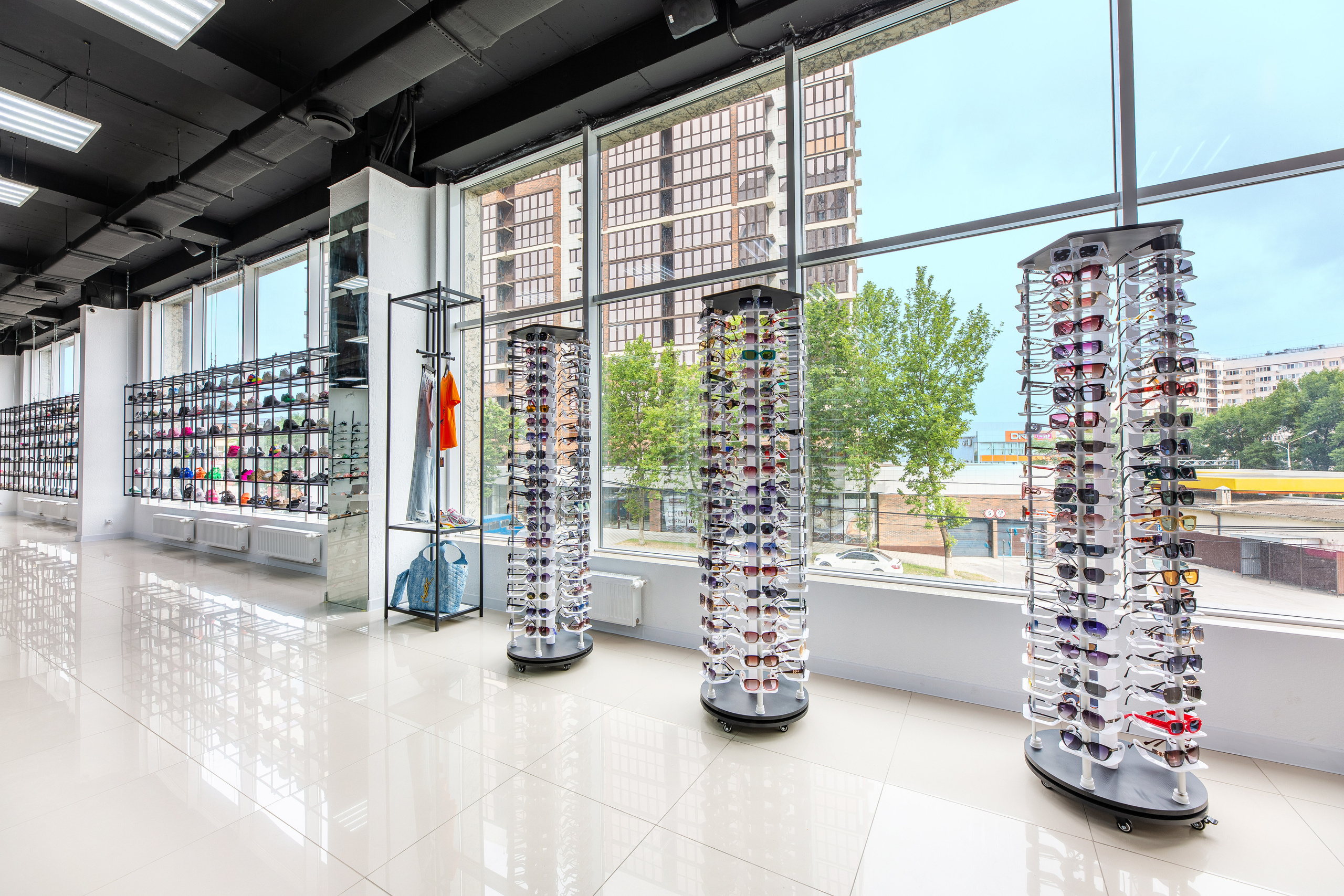 Renatphoto-Фотосъёмка магазина обуви. Профессиональная фотосъёмка интерьеров, предметная фотосессия еды для меню г. Анапа