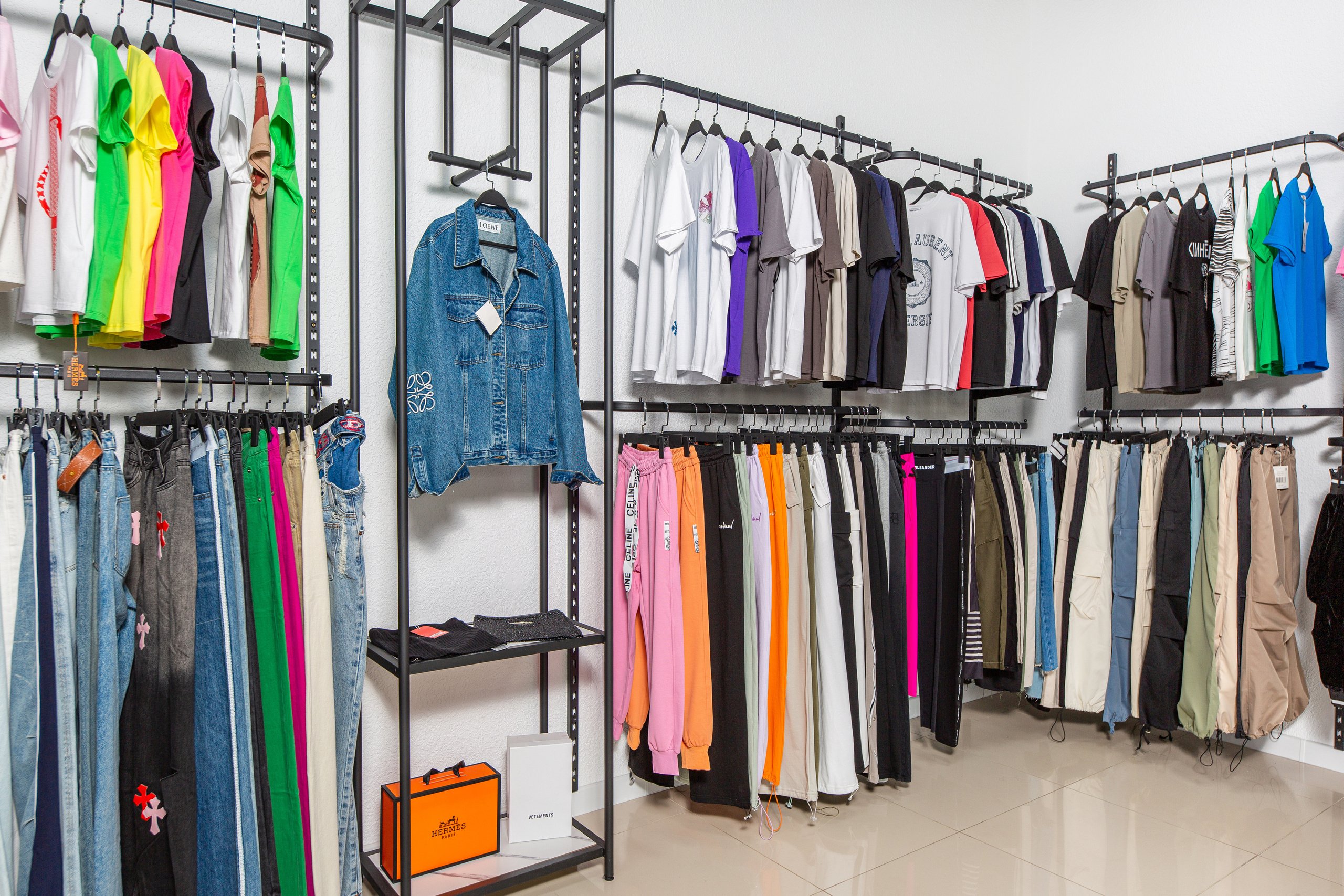 Renatphoto-Фотосъёмка магазина обуви. Профессиональная фотосъёмка интерьеров, предметная фотосессия еды для меню г. Анапа