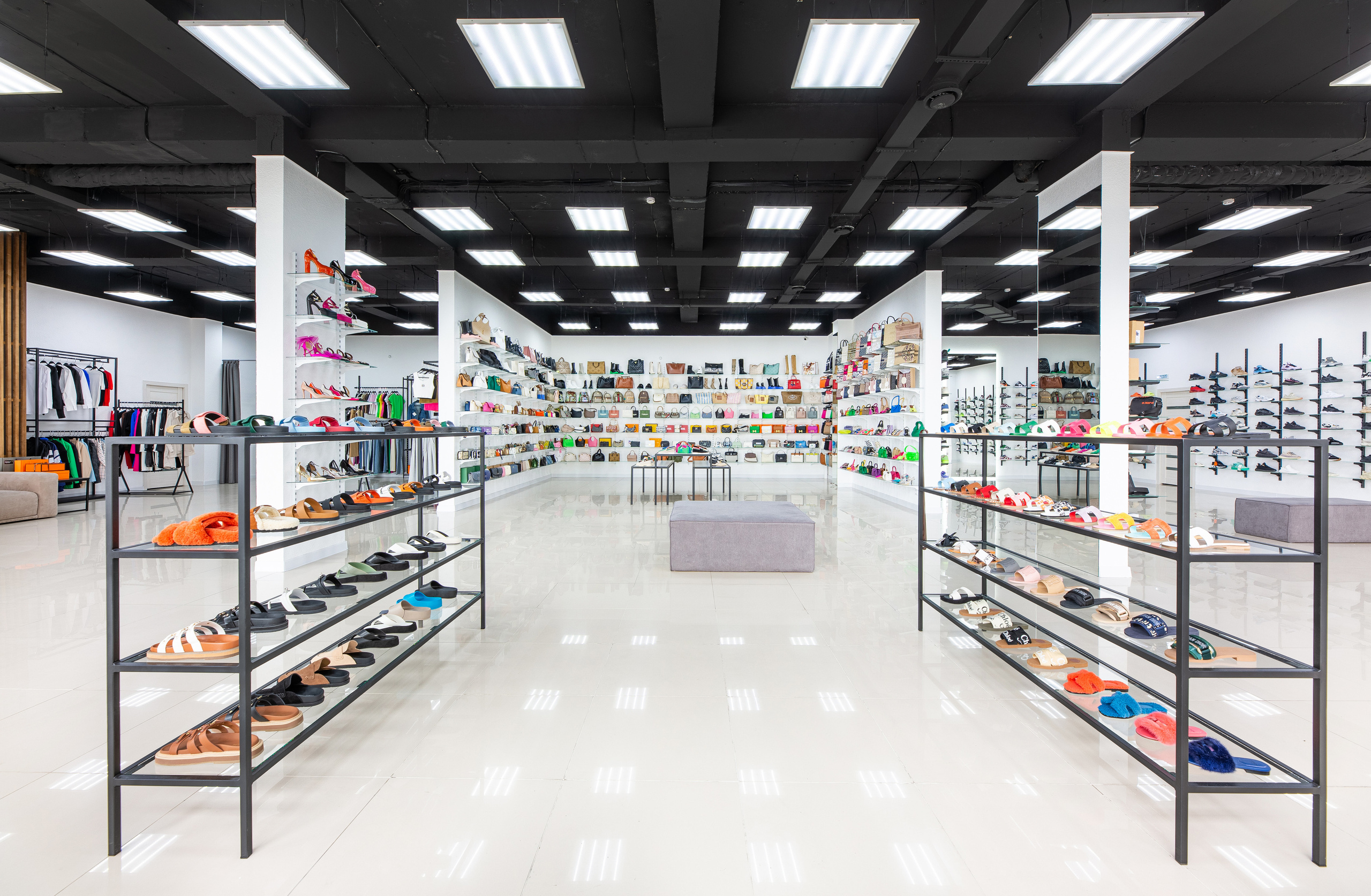 Renatphoto-Фотосъёмка магазина обуви. Профессиональная фотосъёмка интерьеров, предметная фотосессия еды для меню г. Анапа