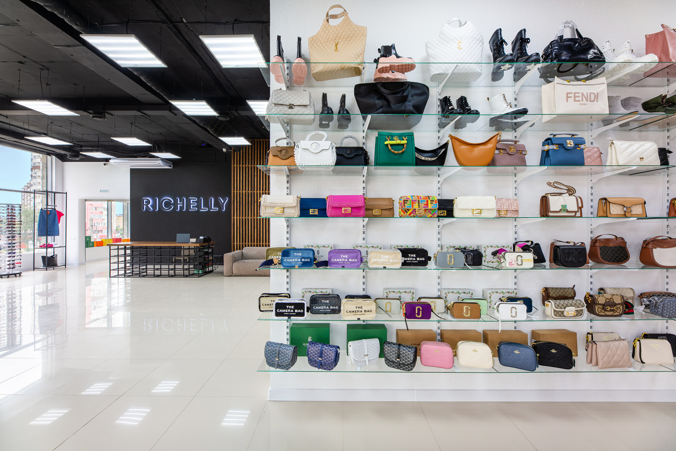 Renatphoto-Фотосъёмка магазина обуви. Профессиональная фотосъёмка интерьеров, предметная фотосессия еды для меню г. Анапа